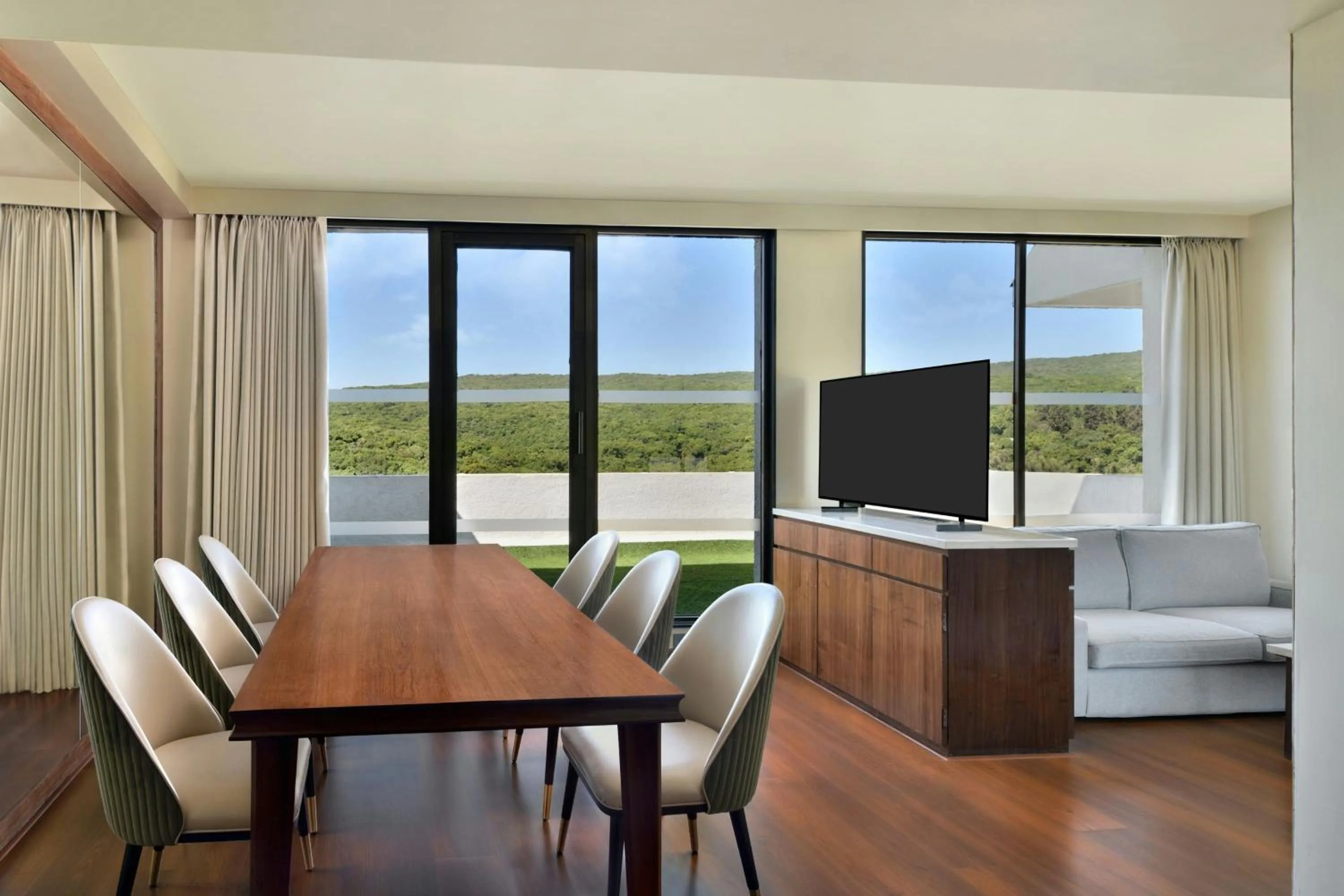 Living room in Courtyard by Marriott Mahabaleshwar