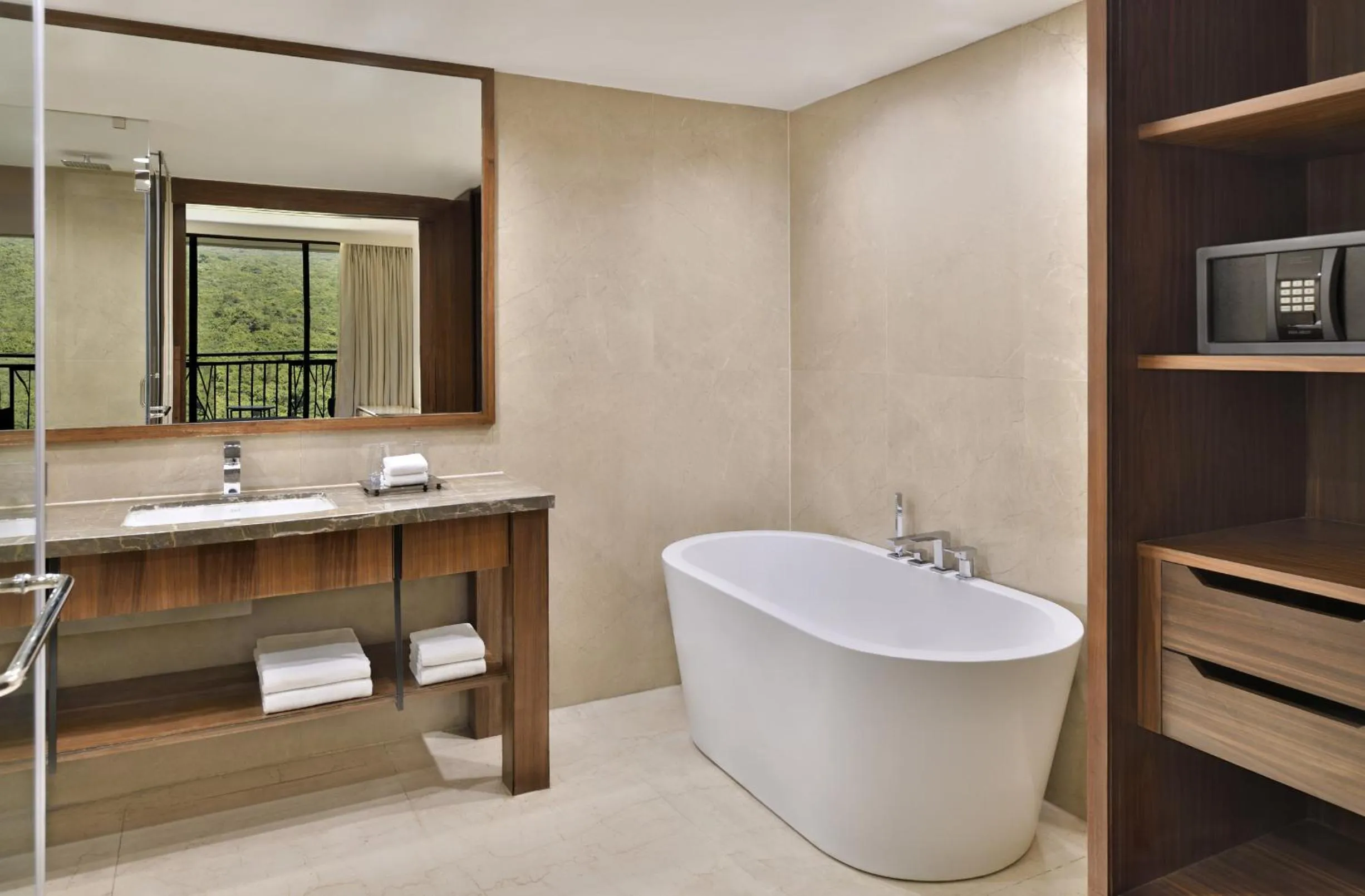 Bathroom in Courtyard by Marriott Mahabaleshwar