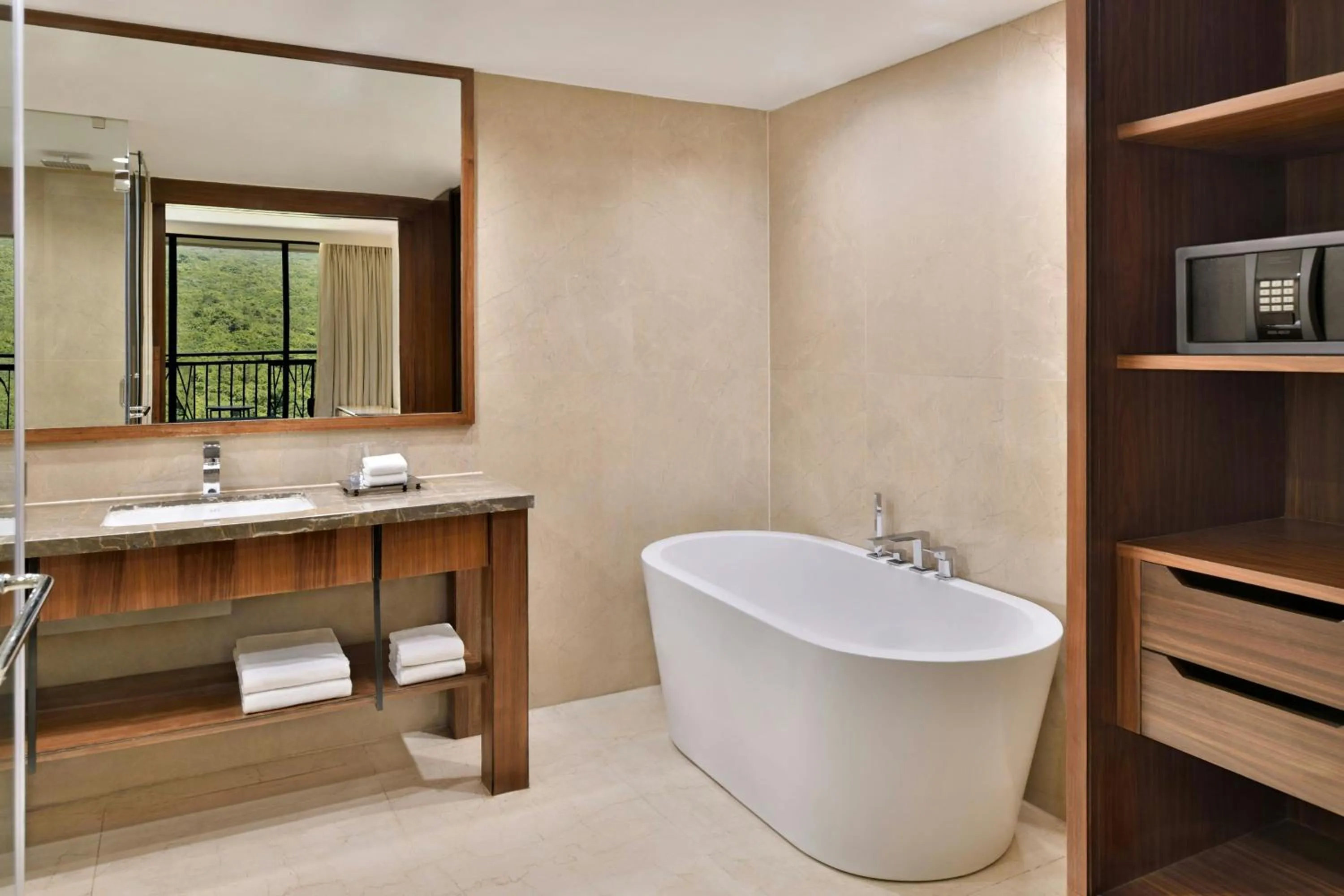 Bathroom in Courtyard by Marriott Mahabaleshwar