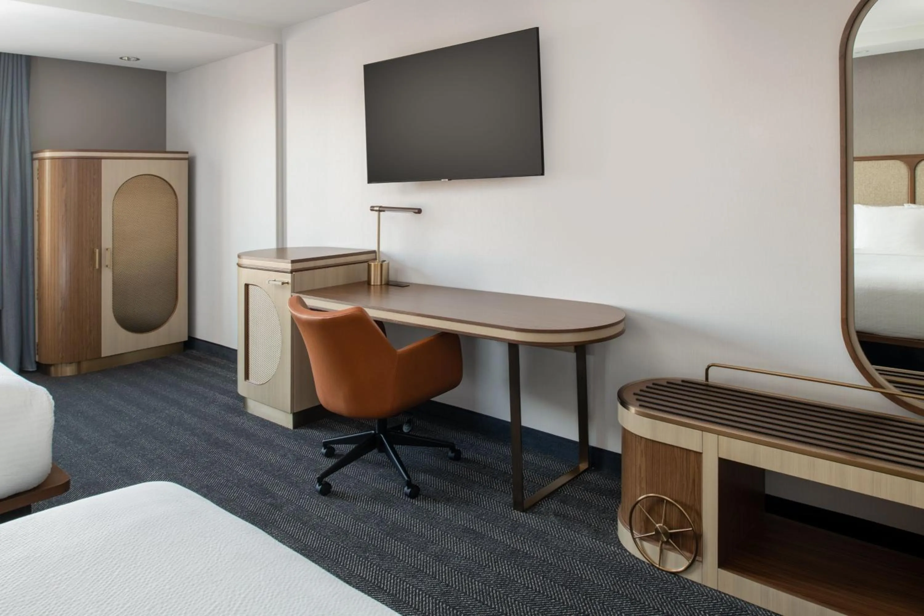 Photo of the whole room, Bed in Courtyard by Marriott Santa Cruz