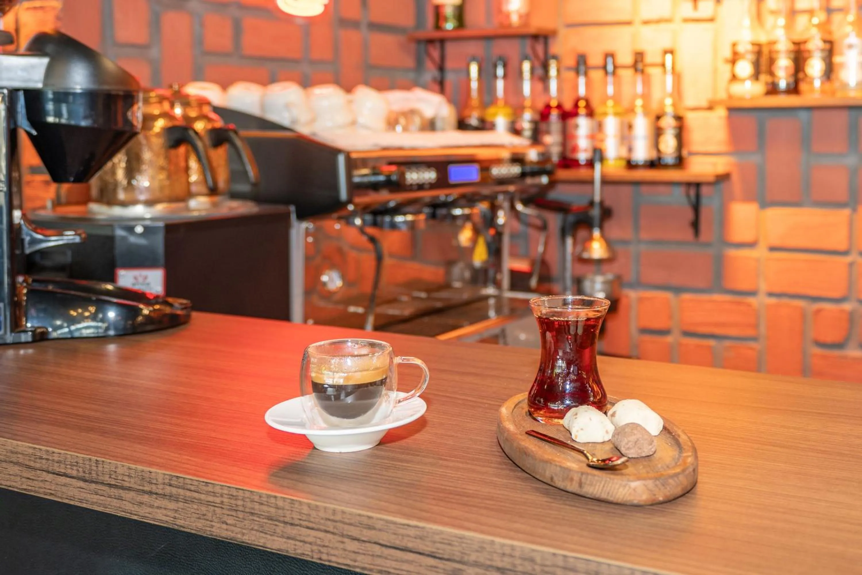 Restaurant/places to eat in Litros Hotel & Spa