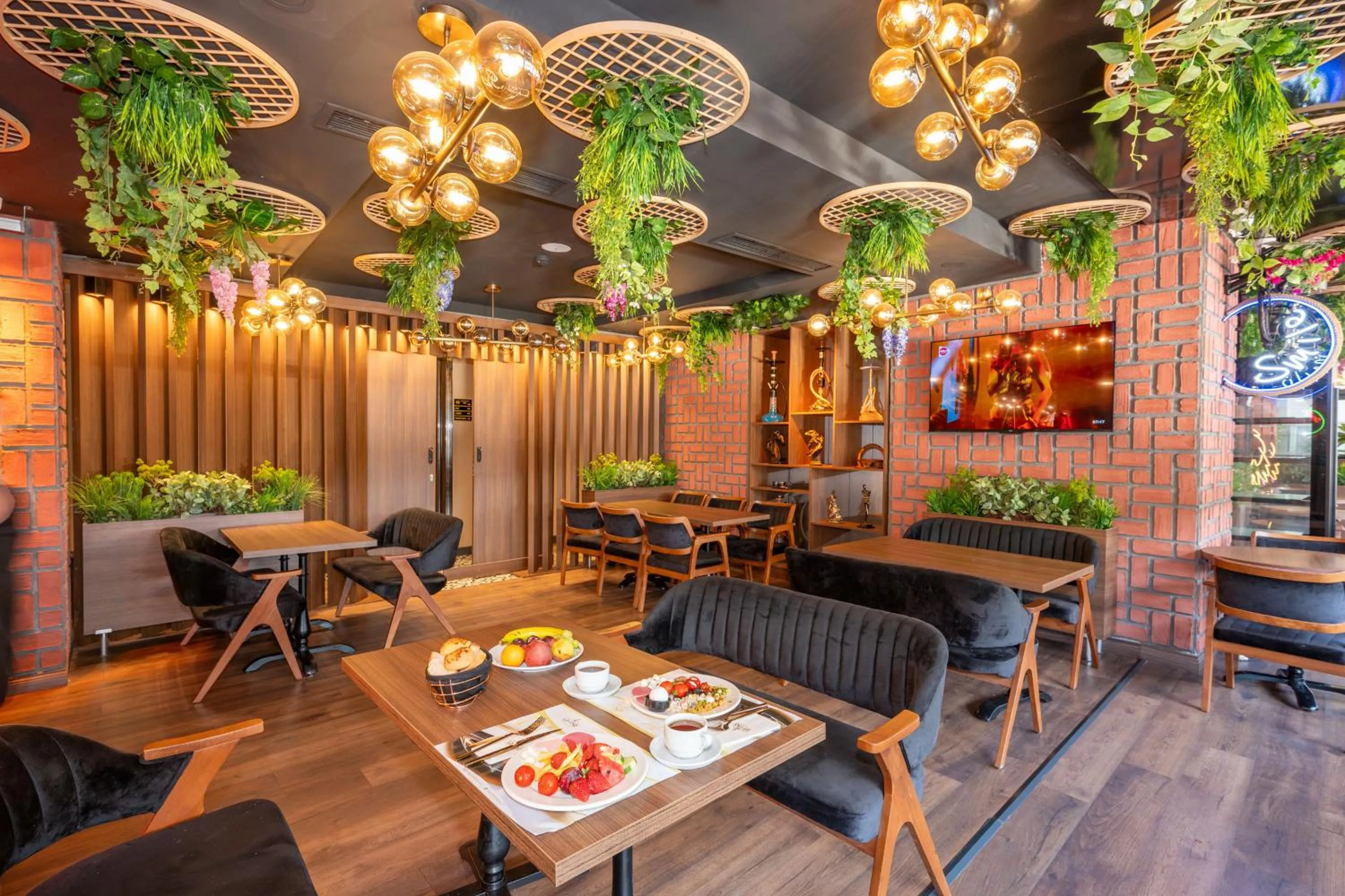 Restaurant/places to eat in Litros Hotel & Spa