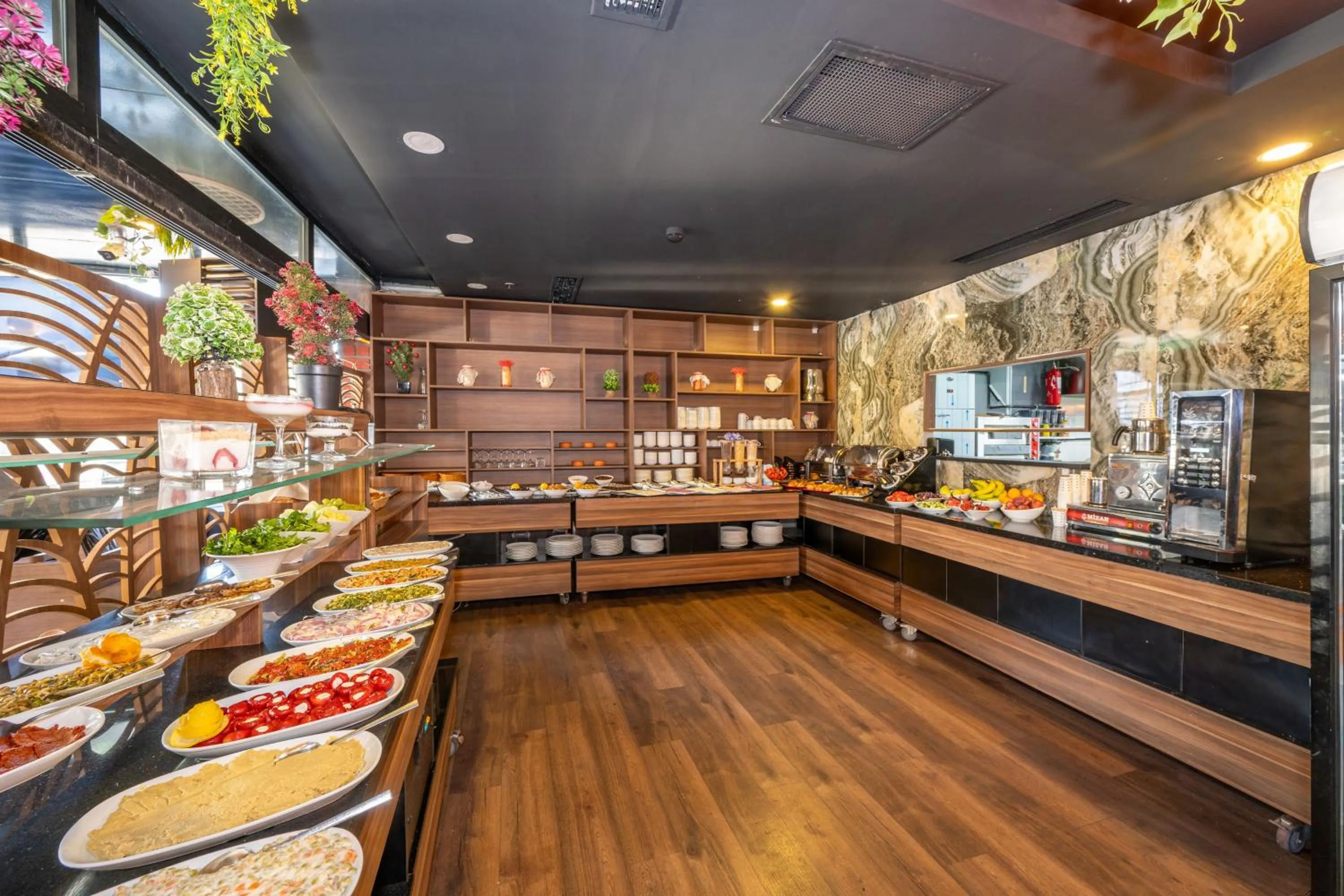 Restaurant/places to eat in Litros Hotel & Spa