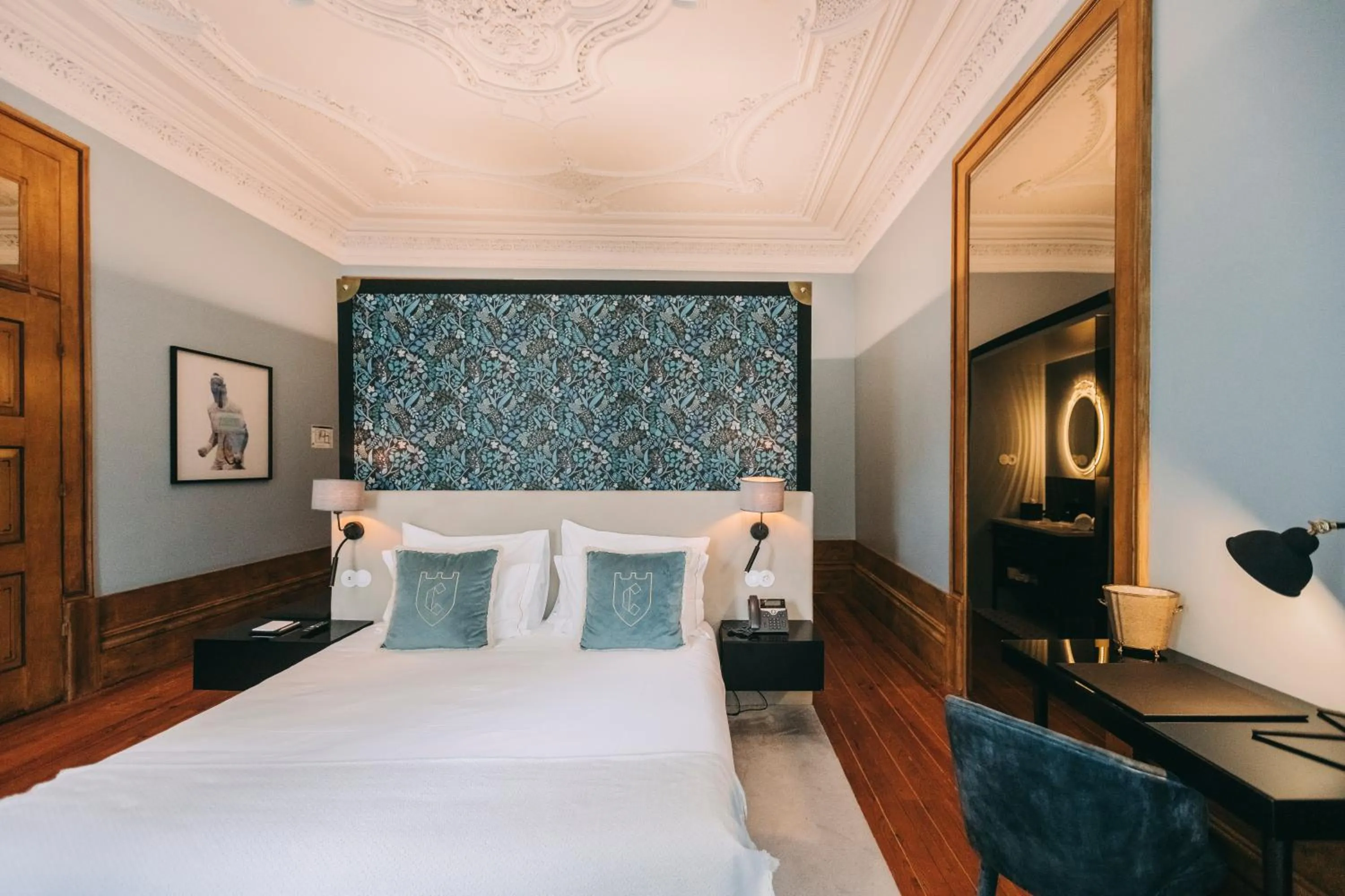 Bedroom, Bed in Torel Royal Court