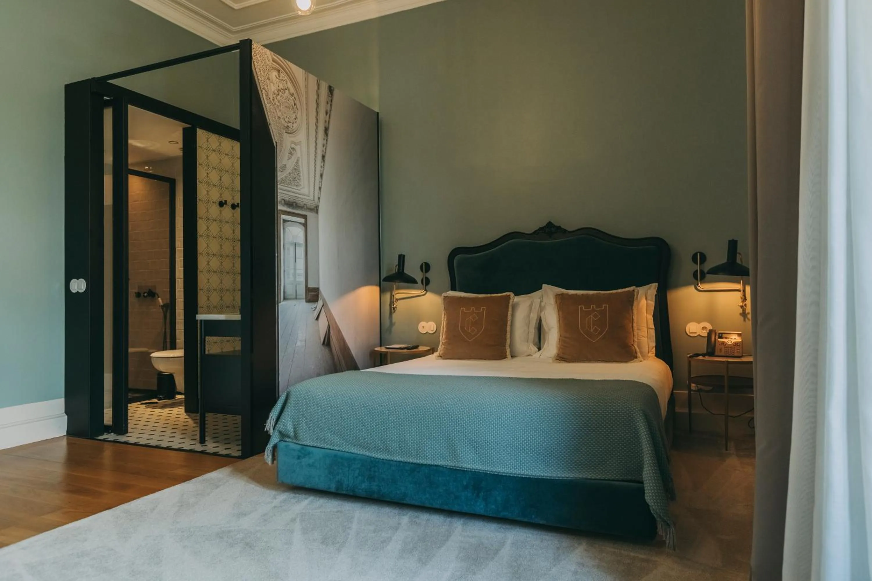 Bed in Torel Royal Court