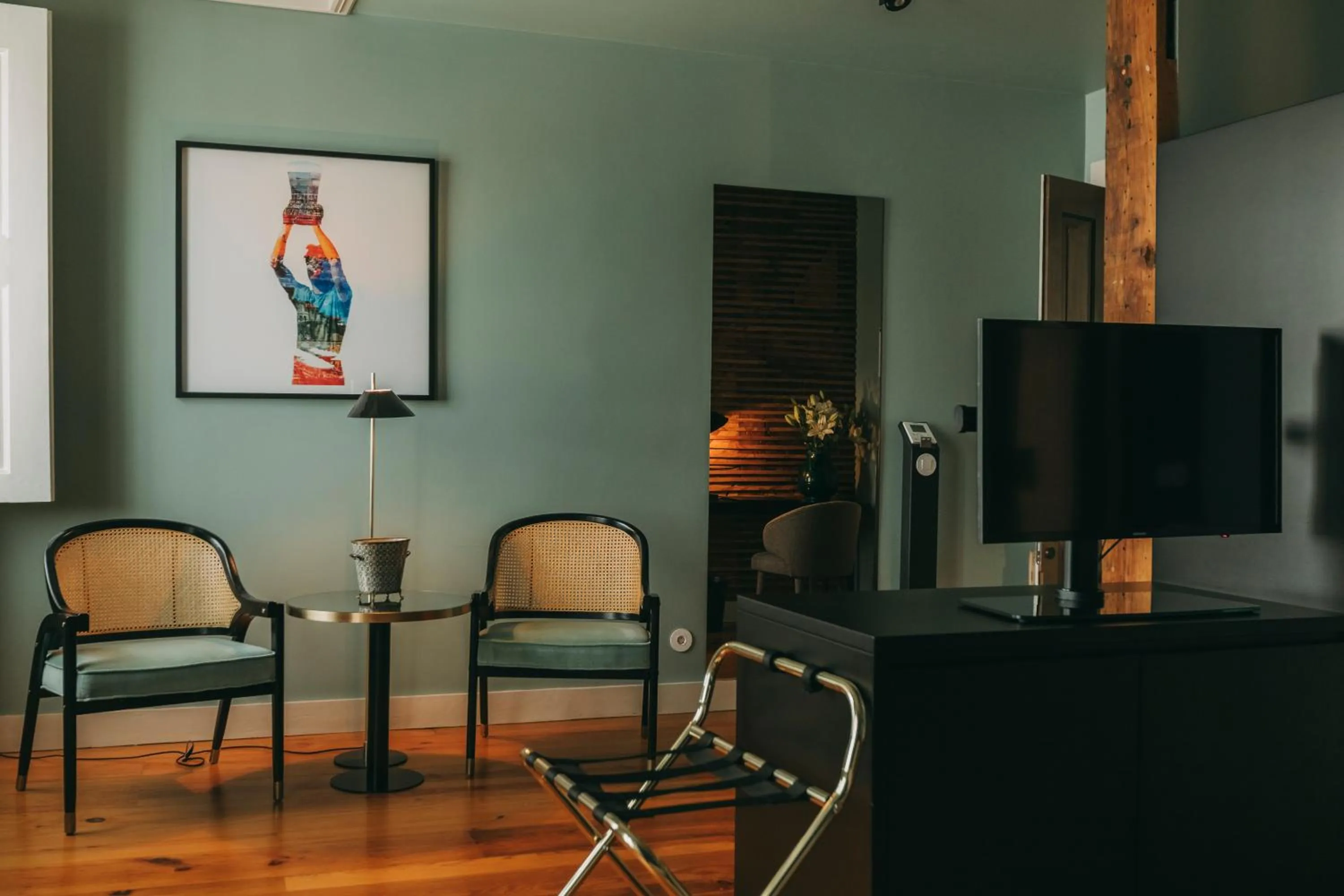 Seating area in Torel Royal Court