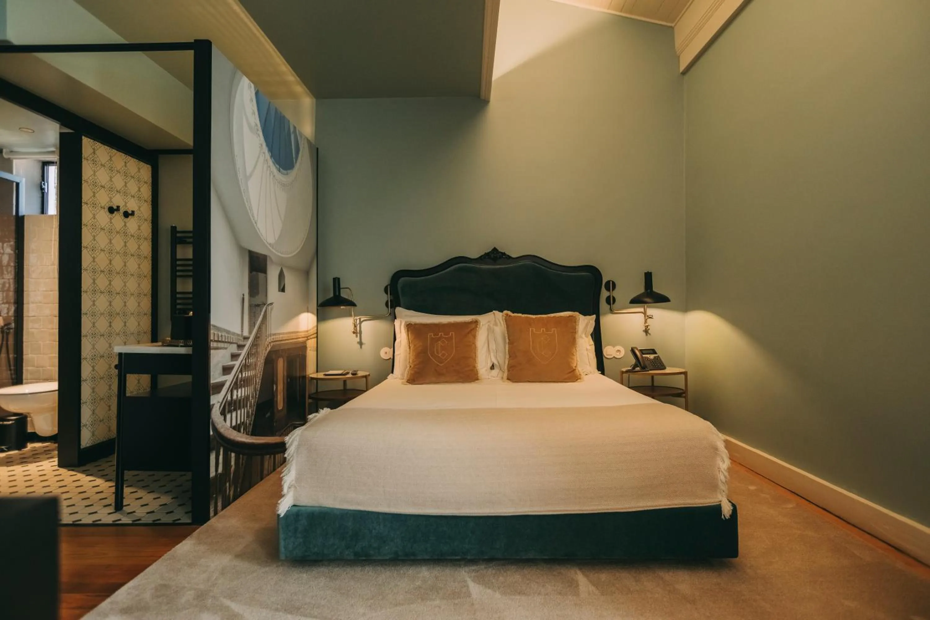 Bed in Torel Royal Court