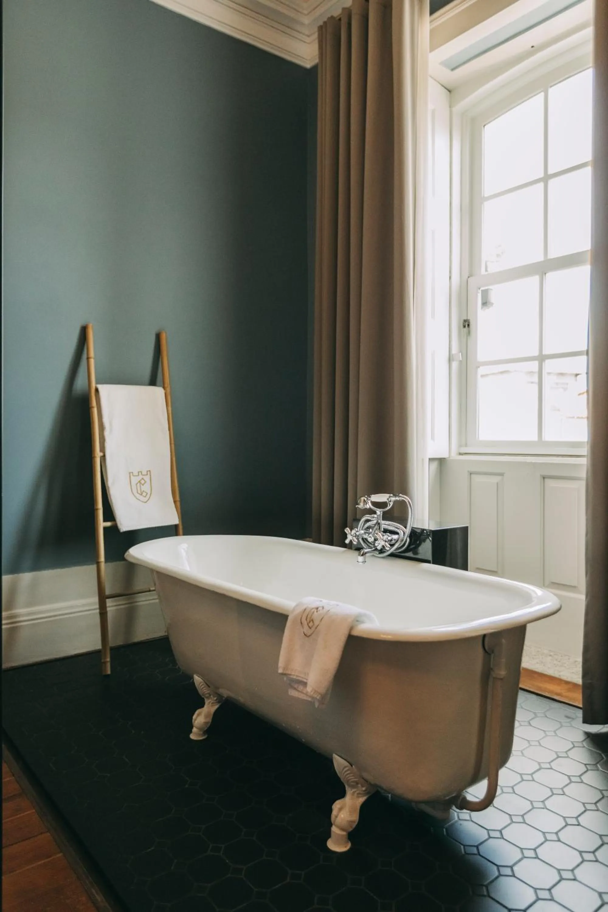 Bath in Torel Royal Court