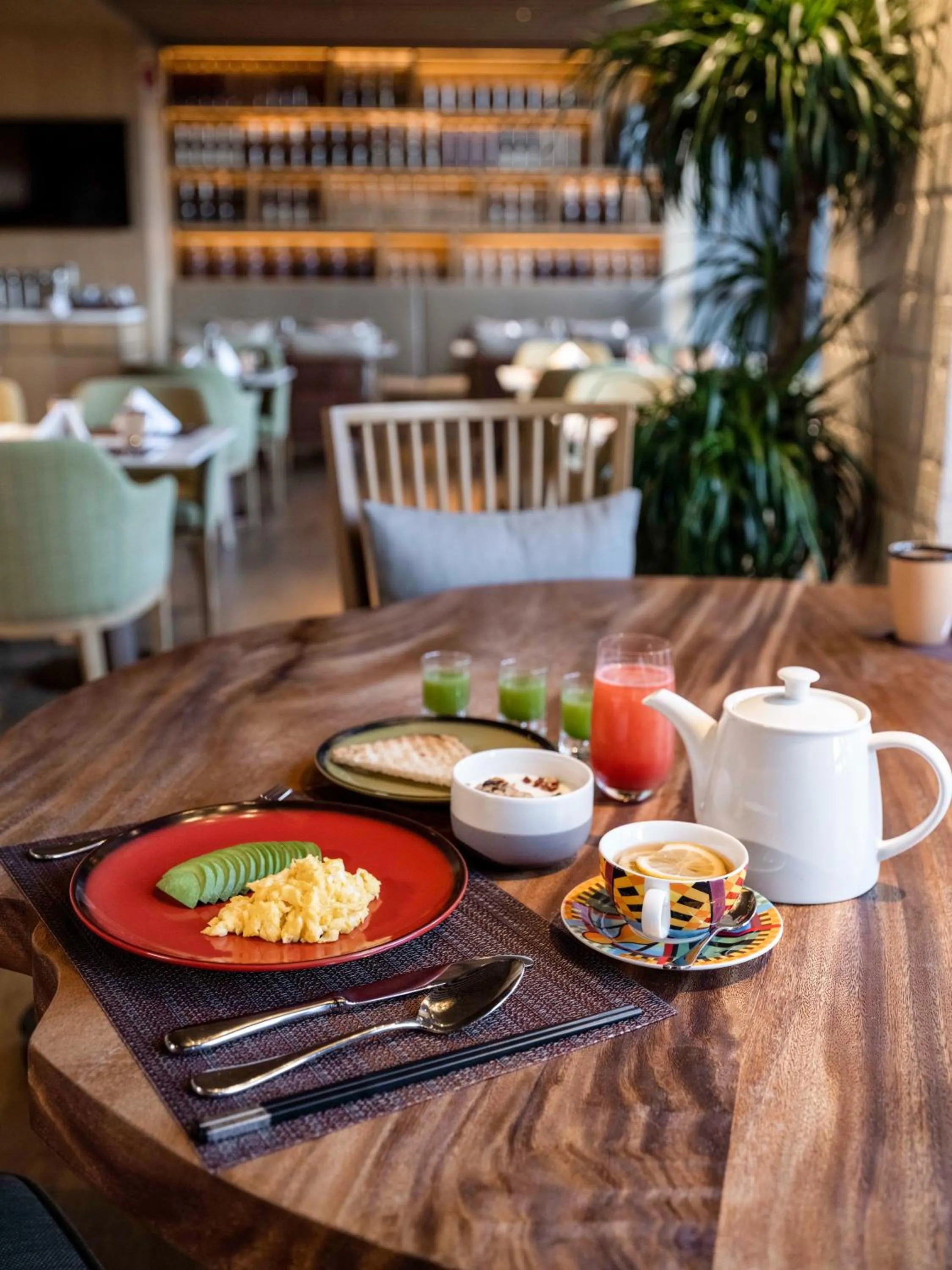 Breakfast in Pullman Dali