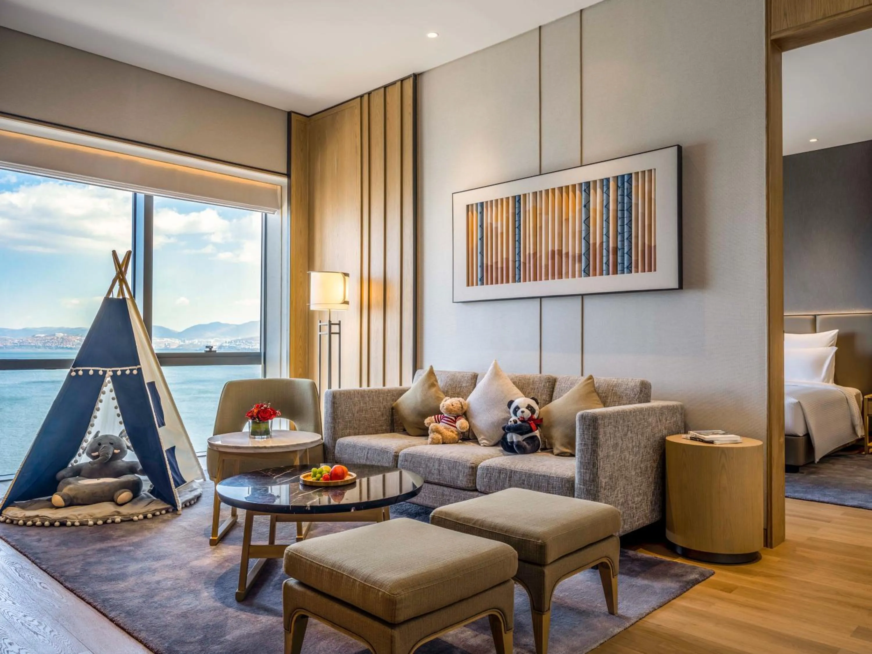 Family in Pullman Dali