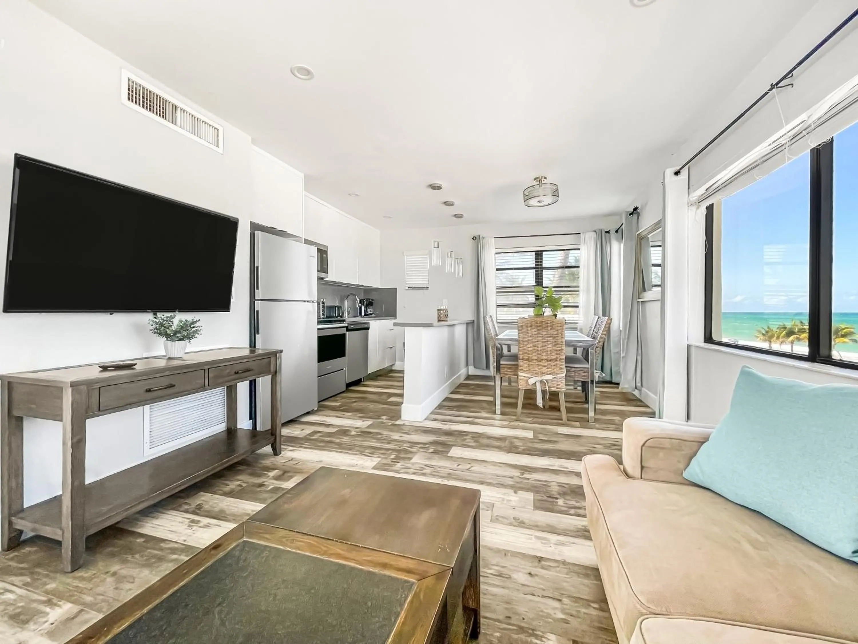 Communal lounge/ TV room in Neptune Oceanfront Rentals