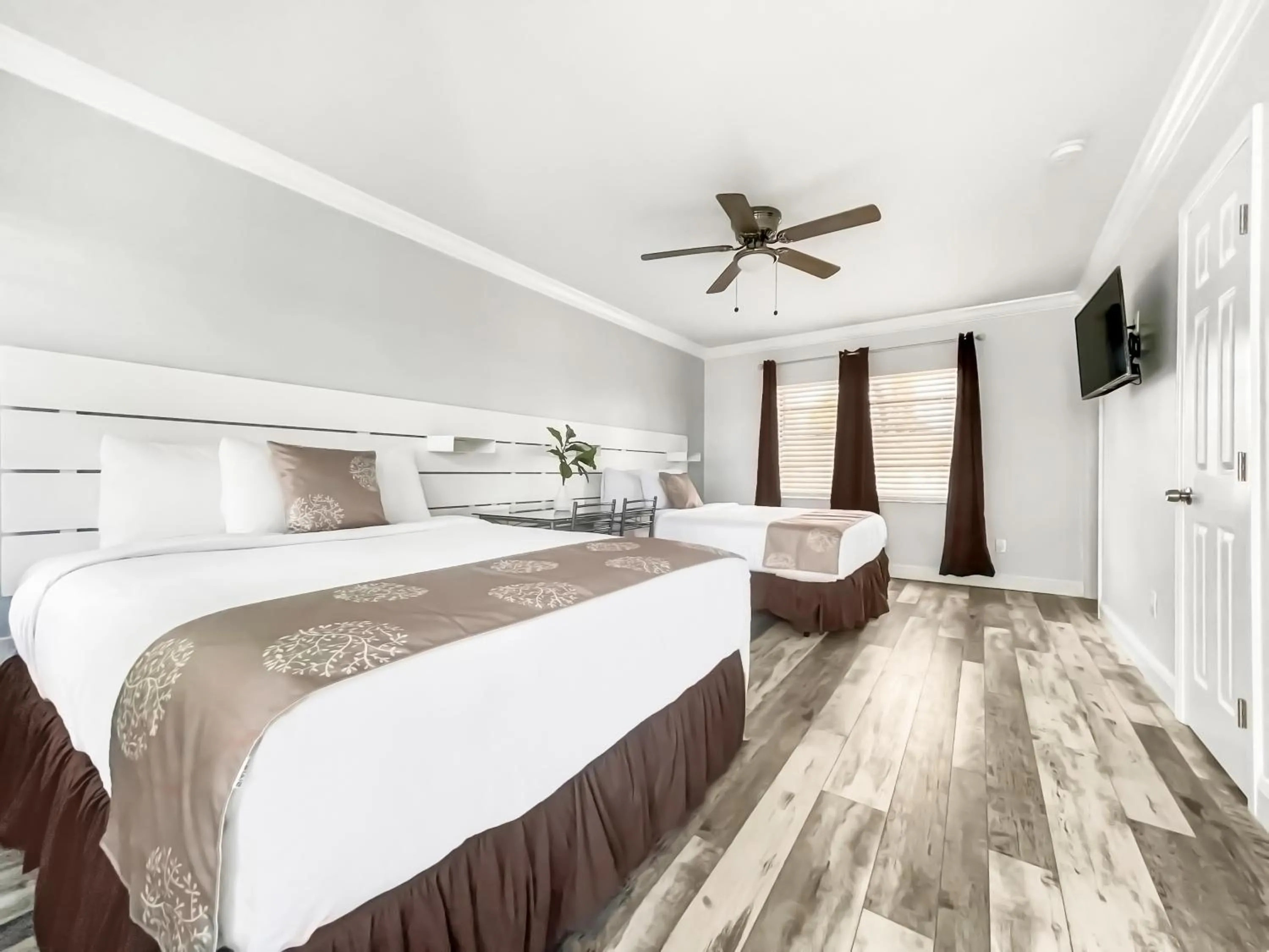 TV and multimedia, Bed in Neptune Oceanfront Rentals