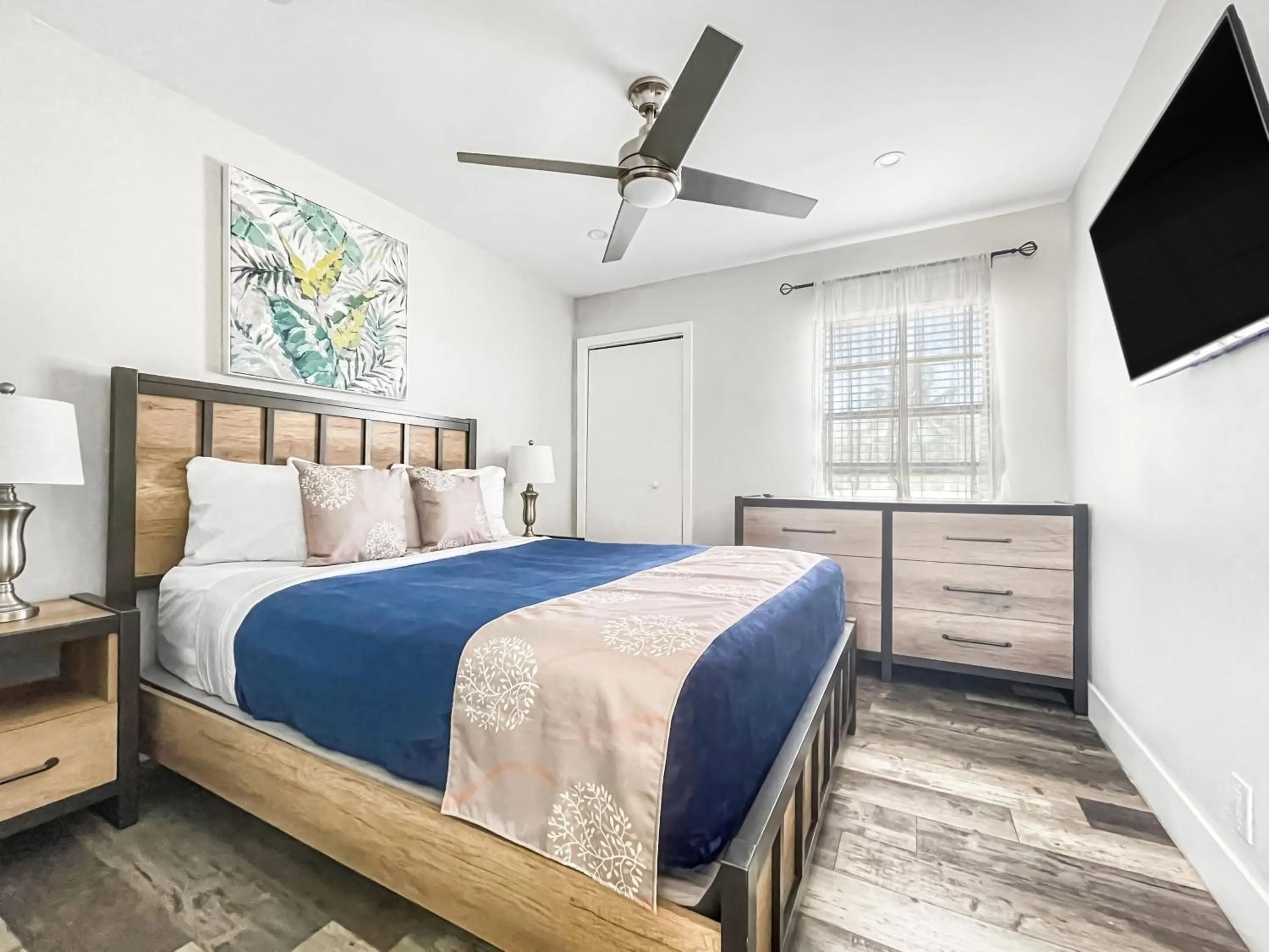 Bedroom, Bed in Neptune Oceanfront Rentals