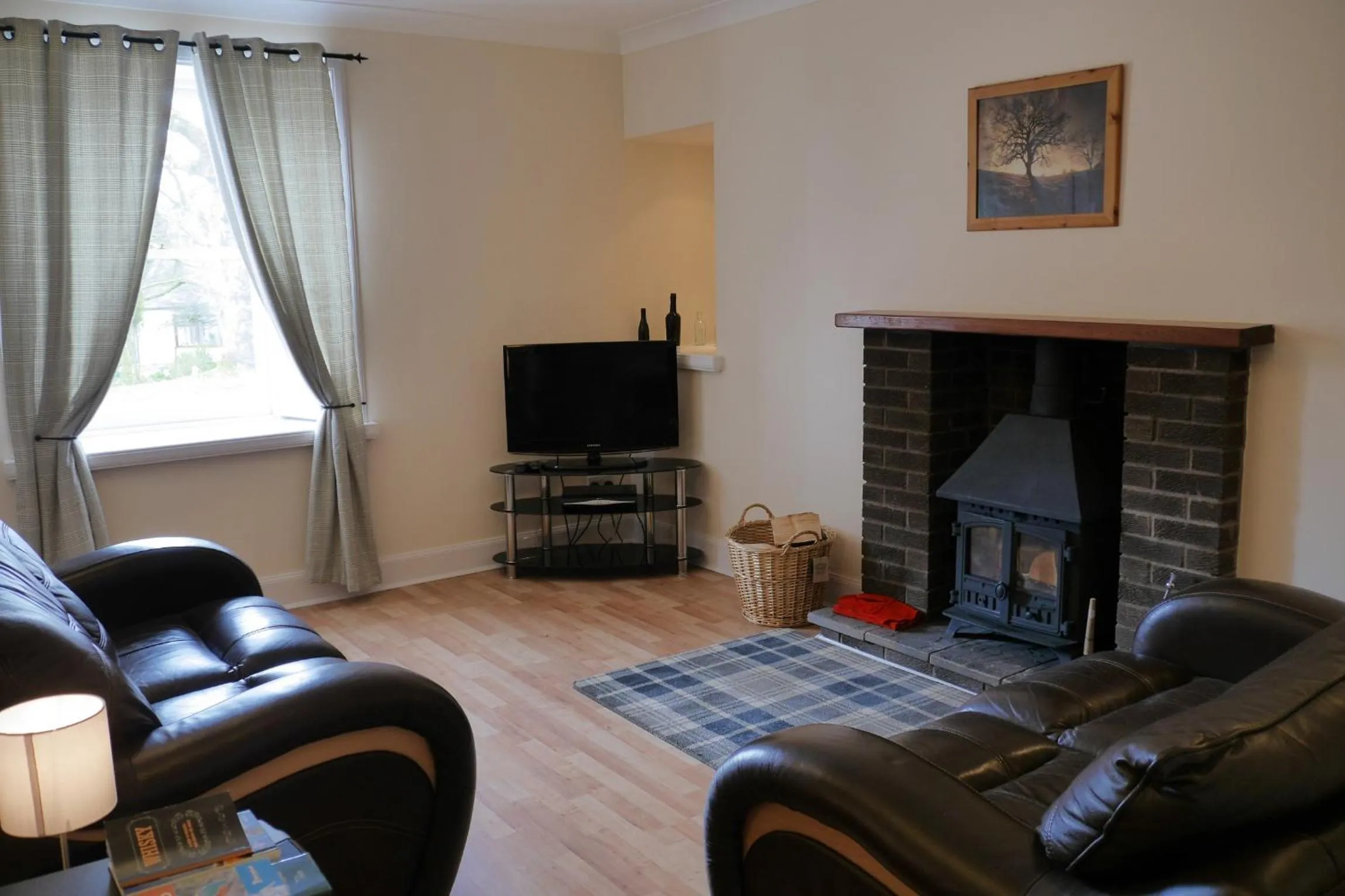 Communal lounge/ TV room in Belton House Holiday Home