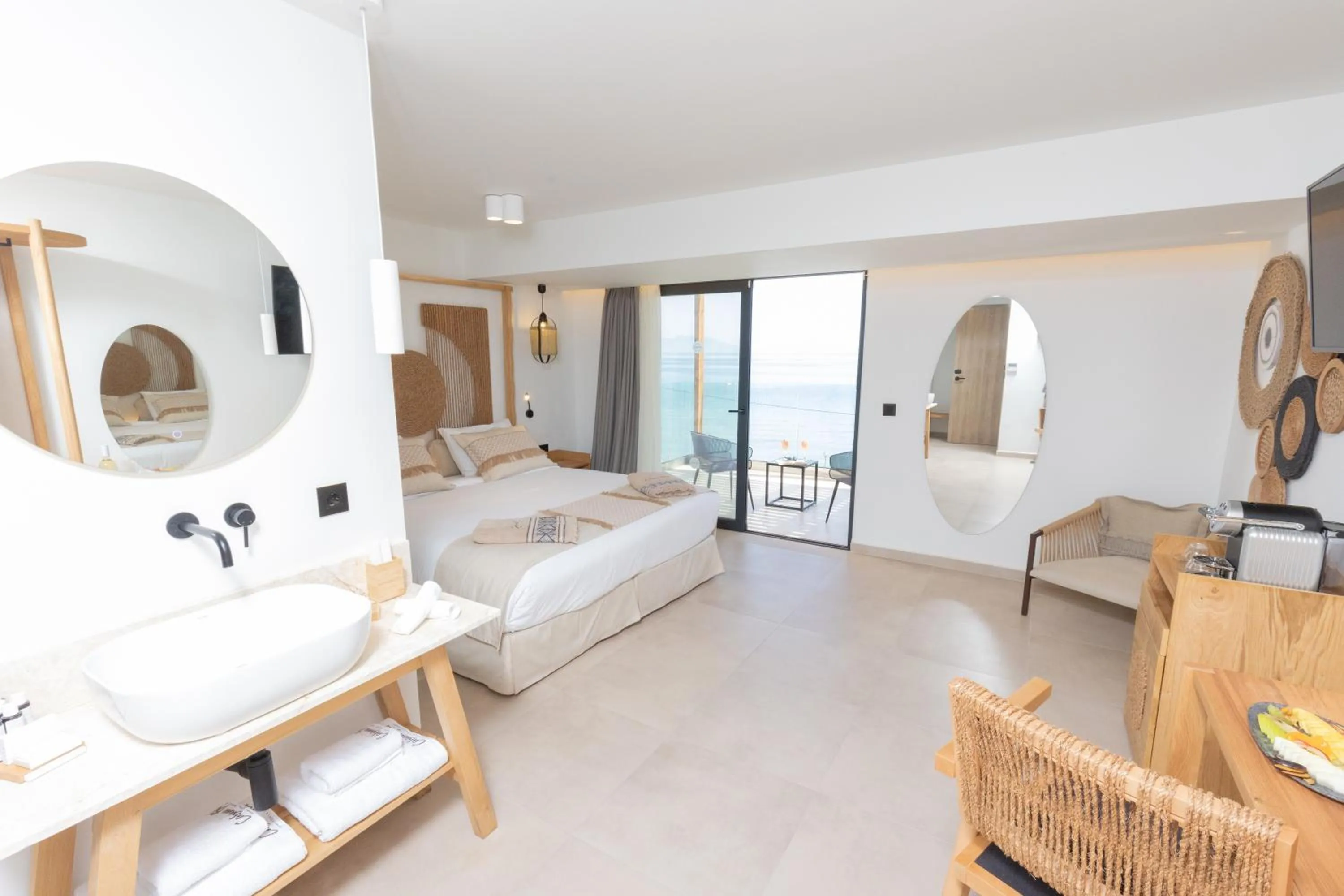 View (from property/room), Bed in Cabana Blu Hotel & Suites