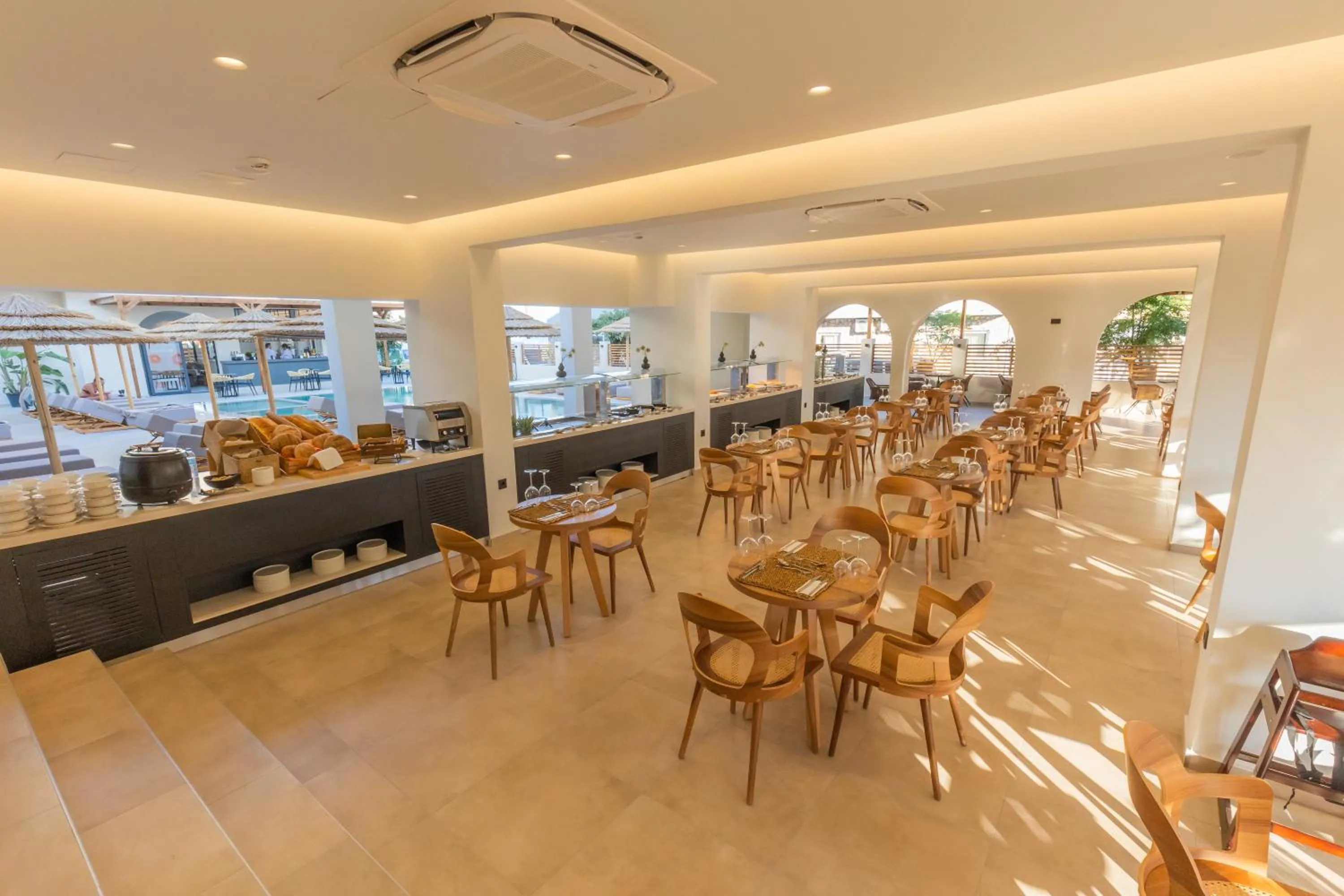 Restaurant/places to eat in Cabana Blu Hotel & Suites