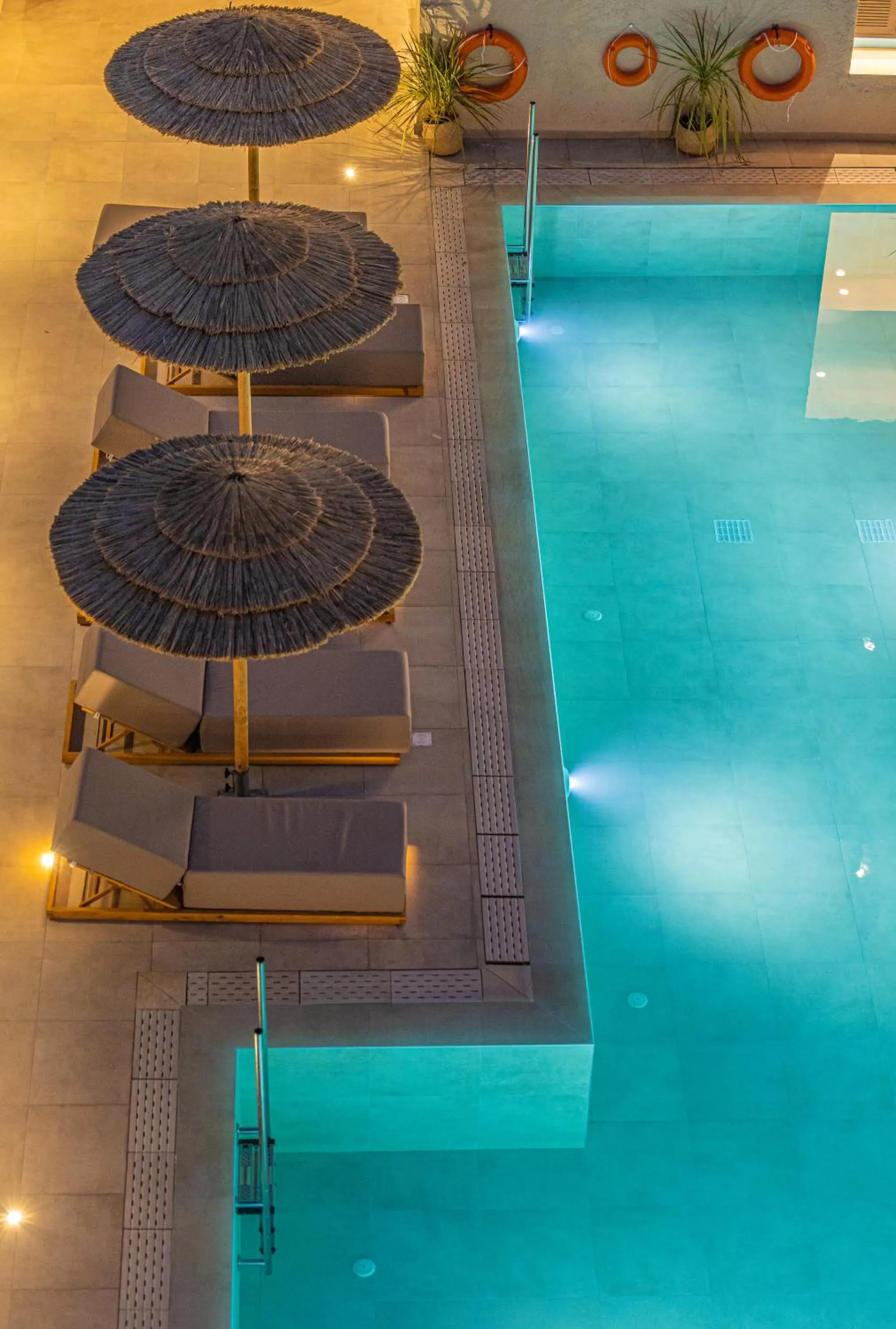 Swimming pool in Cabana Blu Hotel & Suites