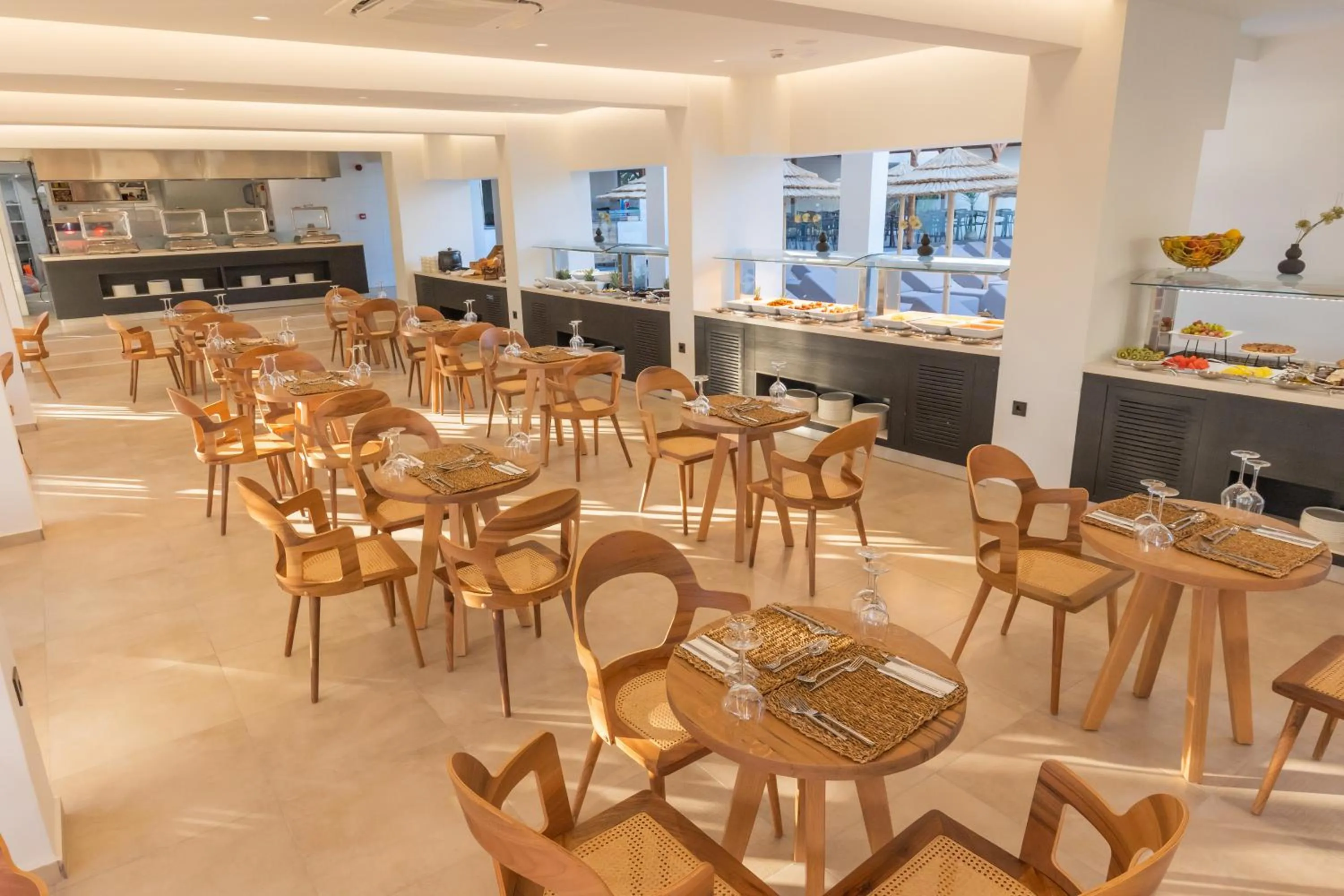 Restaurant/places to eat in Cabana Blu Hotel & Suites