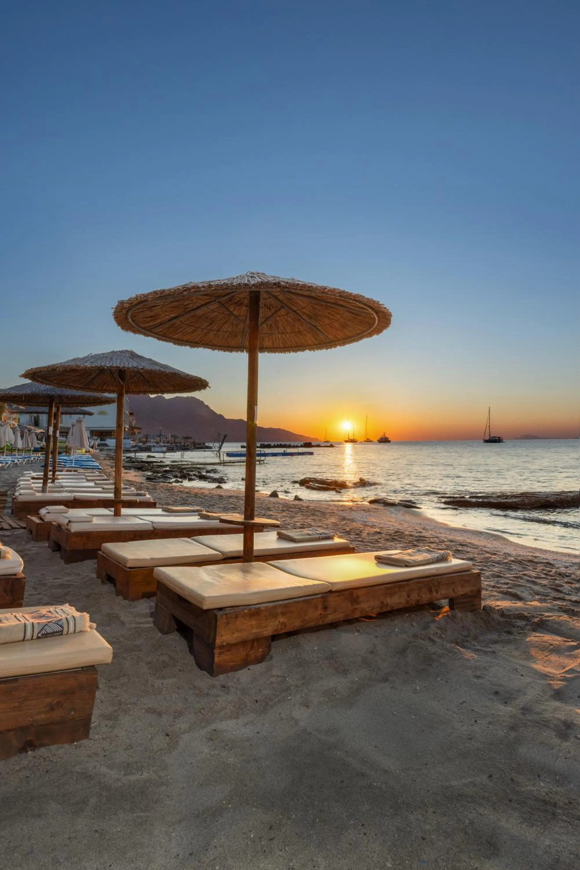 Beach in Cabana Blu Hotel & Suites