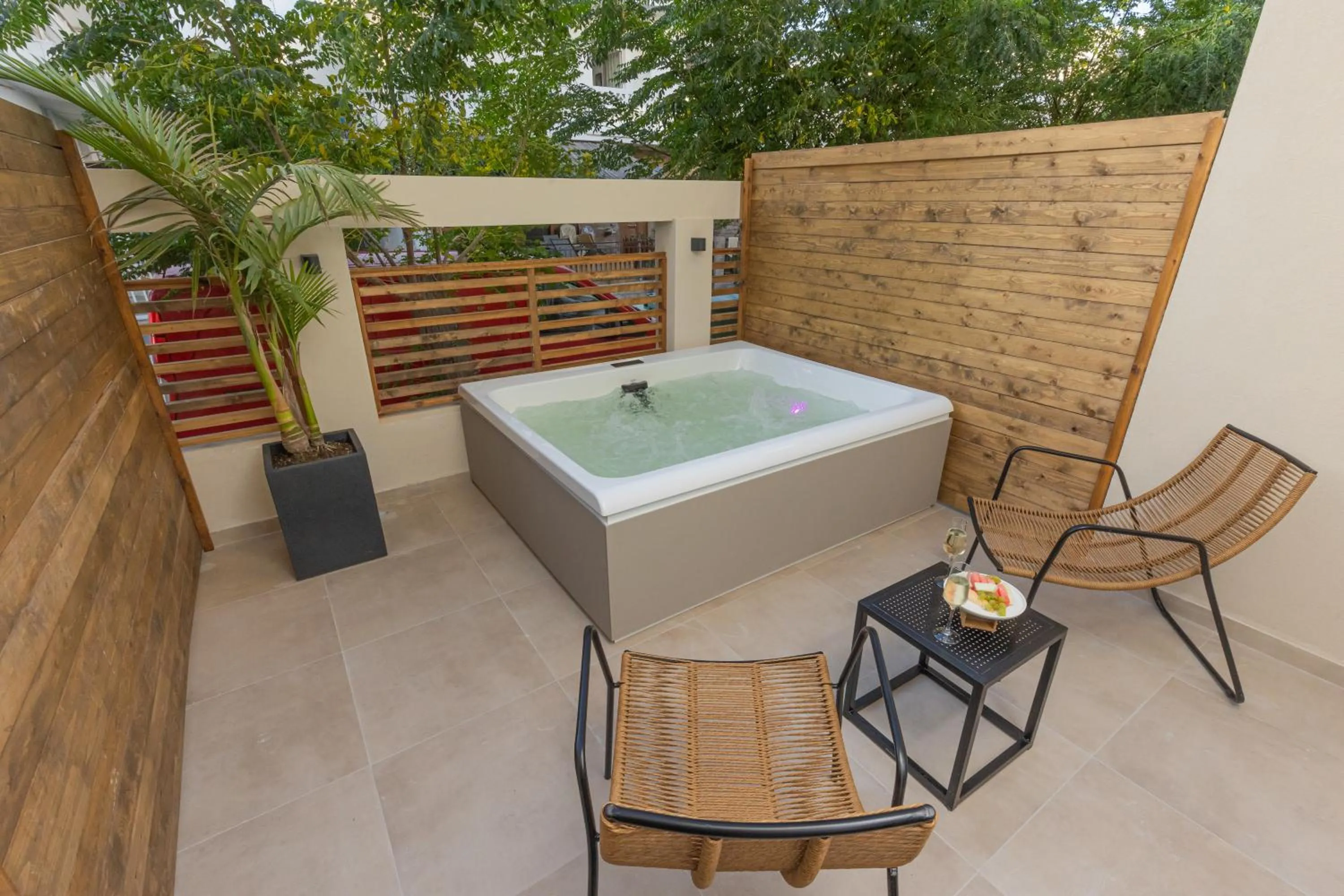 Hot Tub in Cabana Blu Hotel & Suites