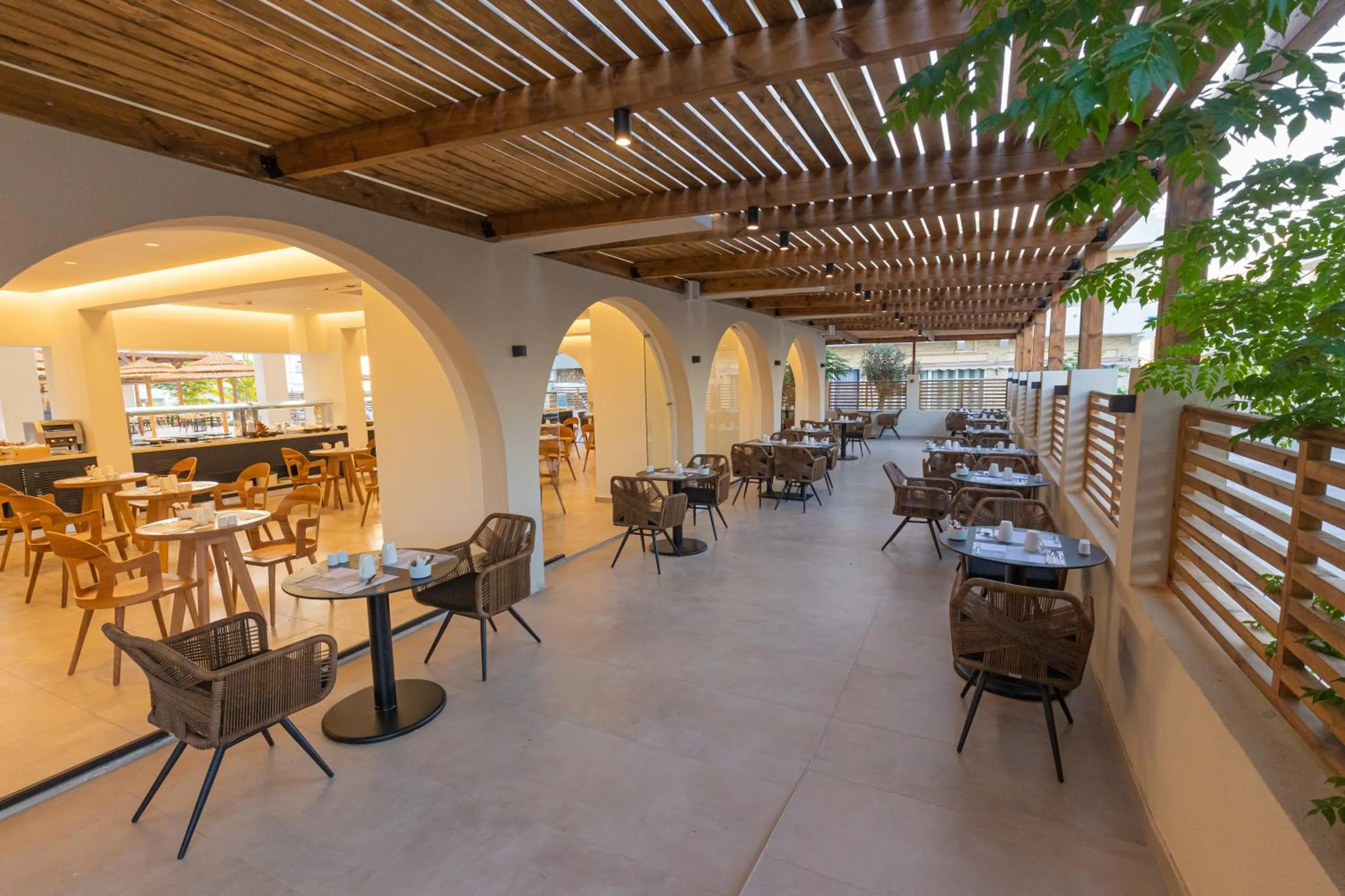 Restaurant/places to eat in Cabana Blu Hotel & Suites