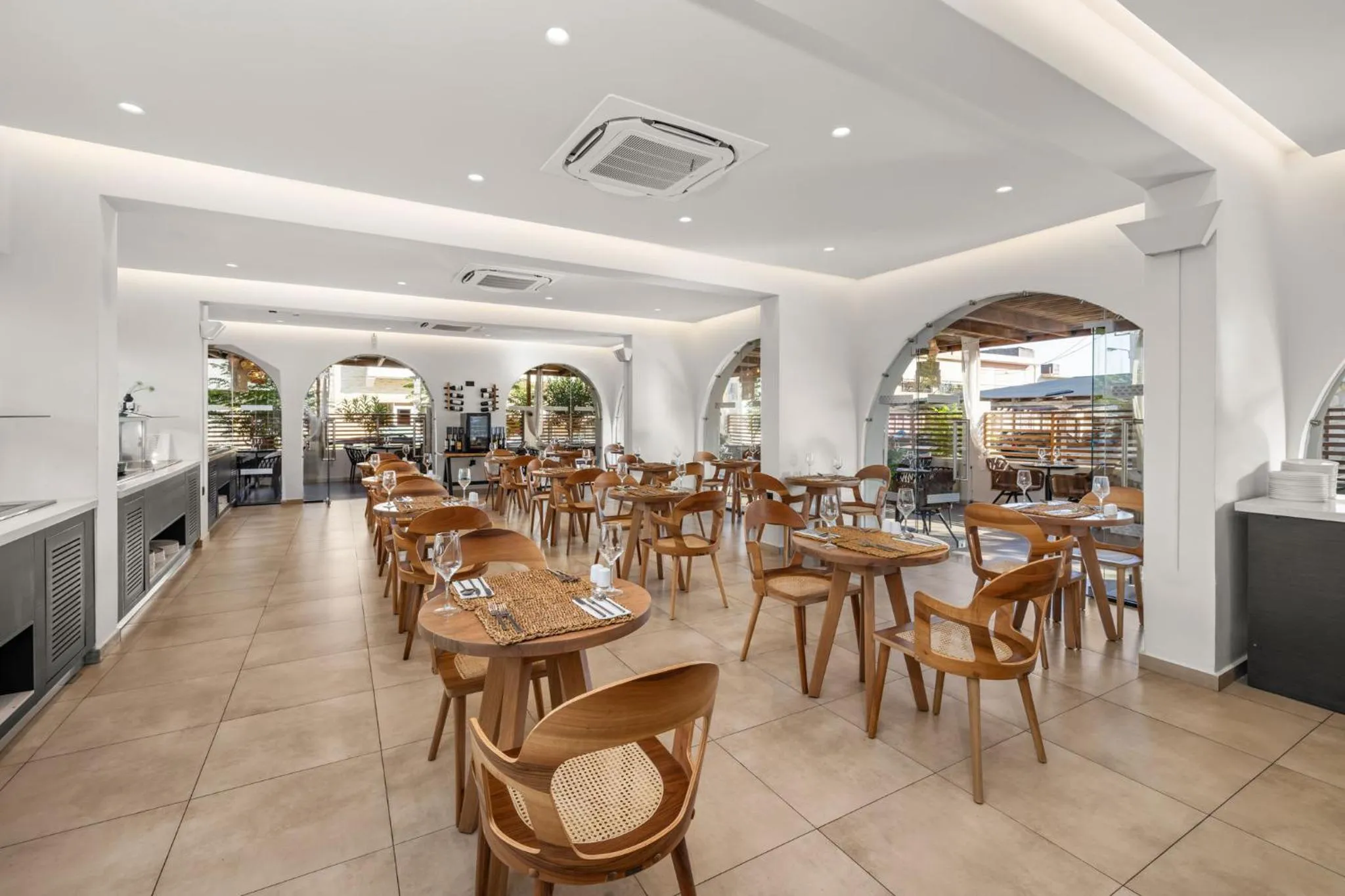 Restaurant/places to eat in Cabana Blu Hotel & Suites