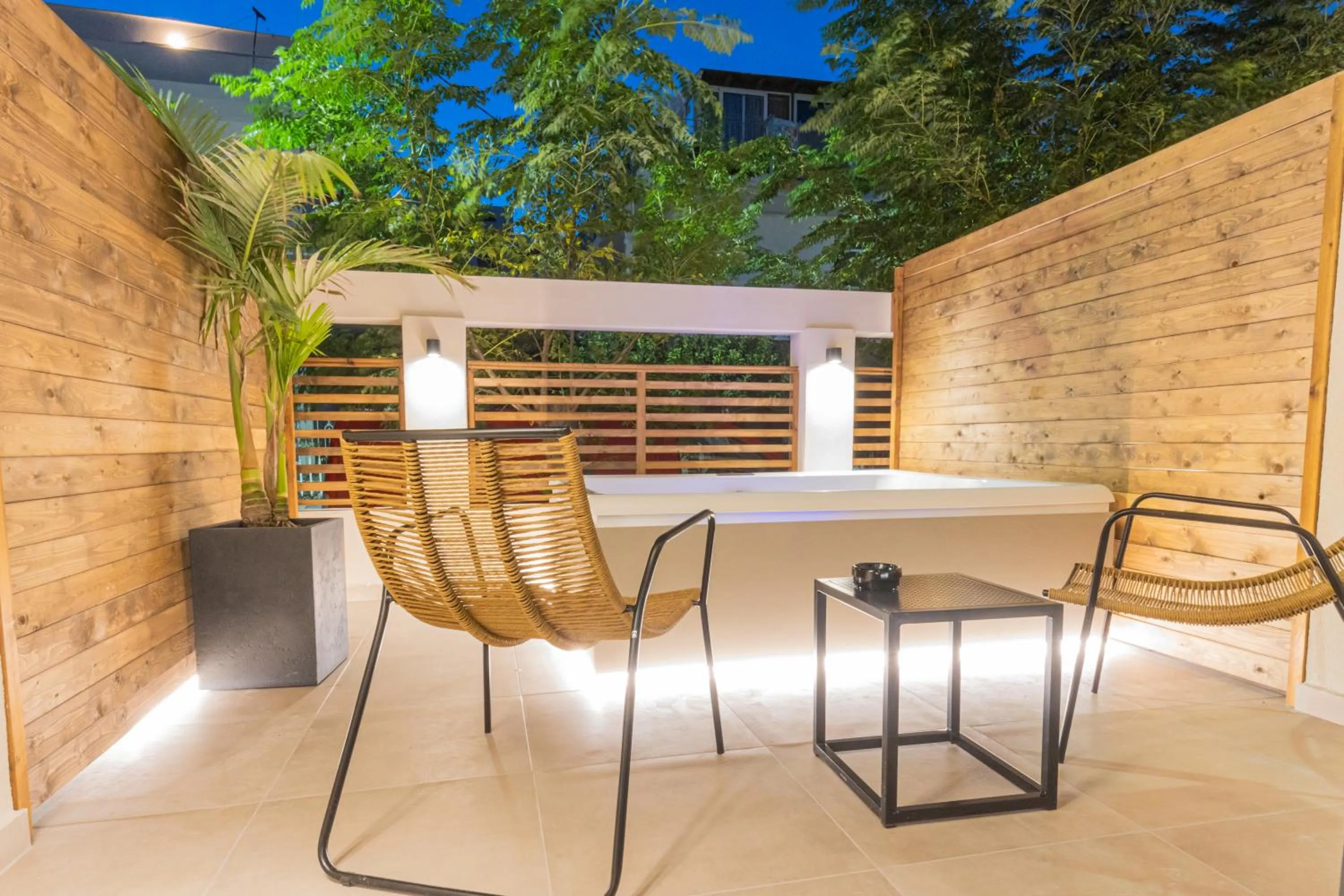 Hot Tub in Cabana Blu Hotel & Suites