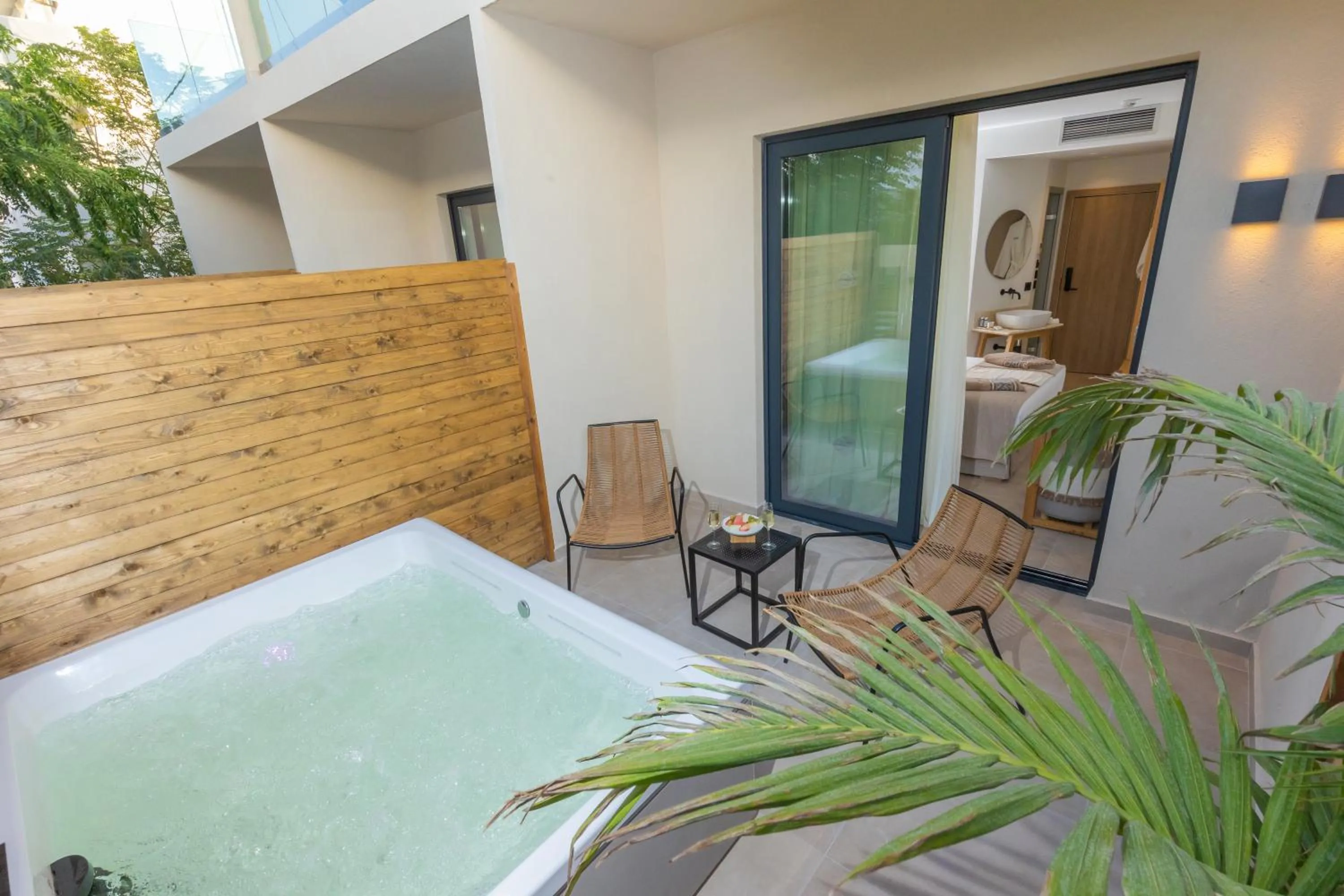 Hot Tub in Cabana Blu Hotel & Suites