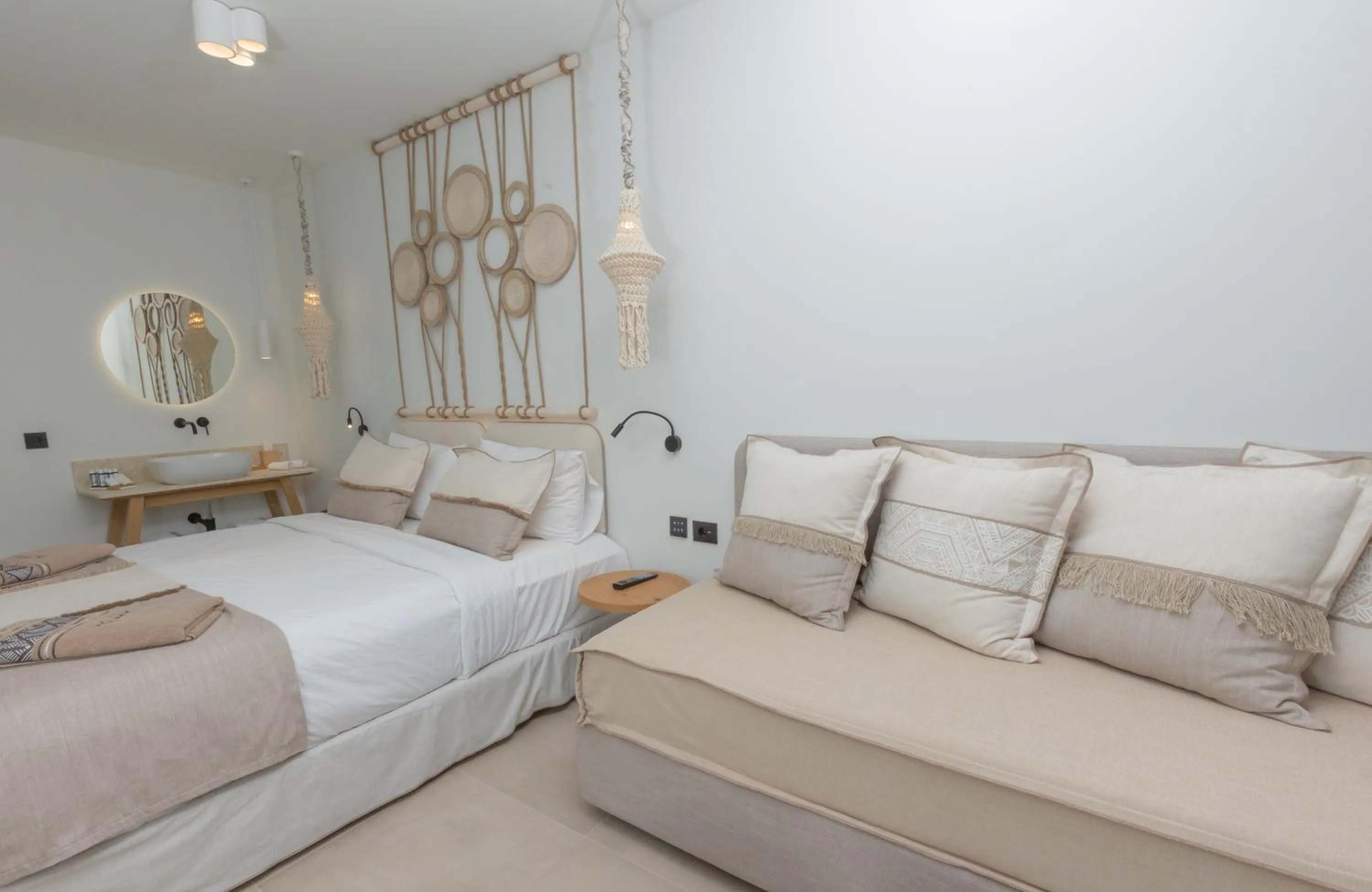 Decorative detail, Bed in Cabana Blu Hotel & Suites