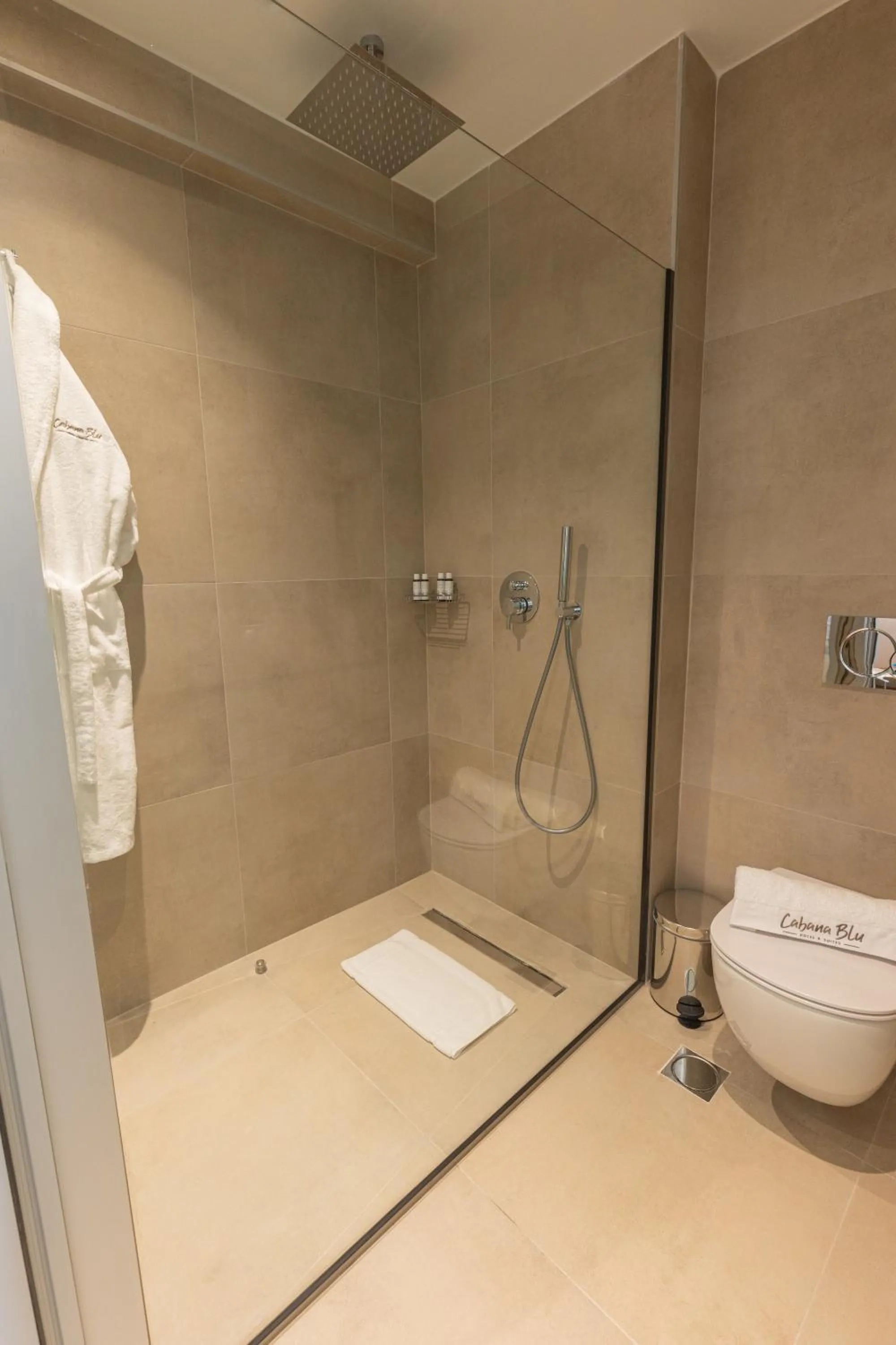 Bathroom in Cabana Blu Hotel & Suites