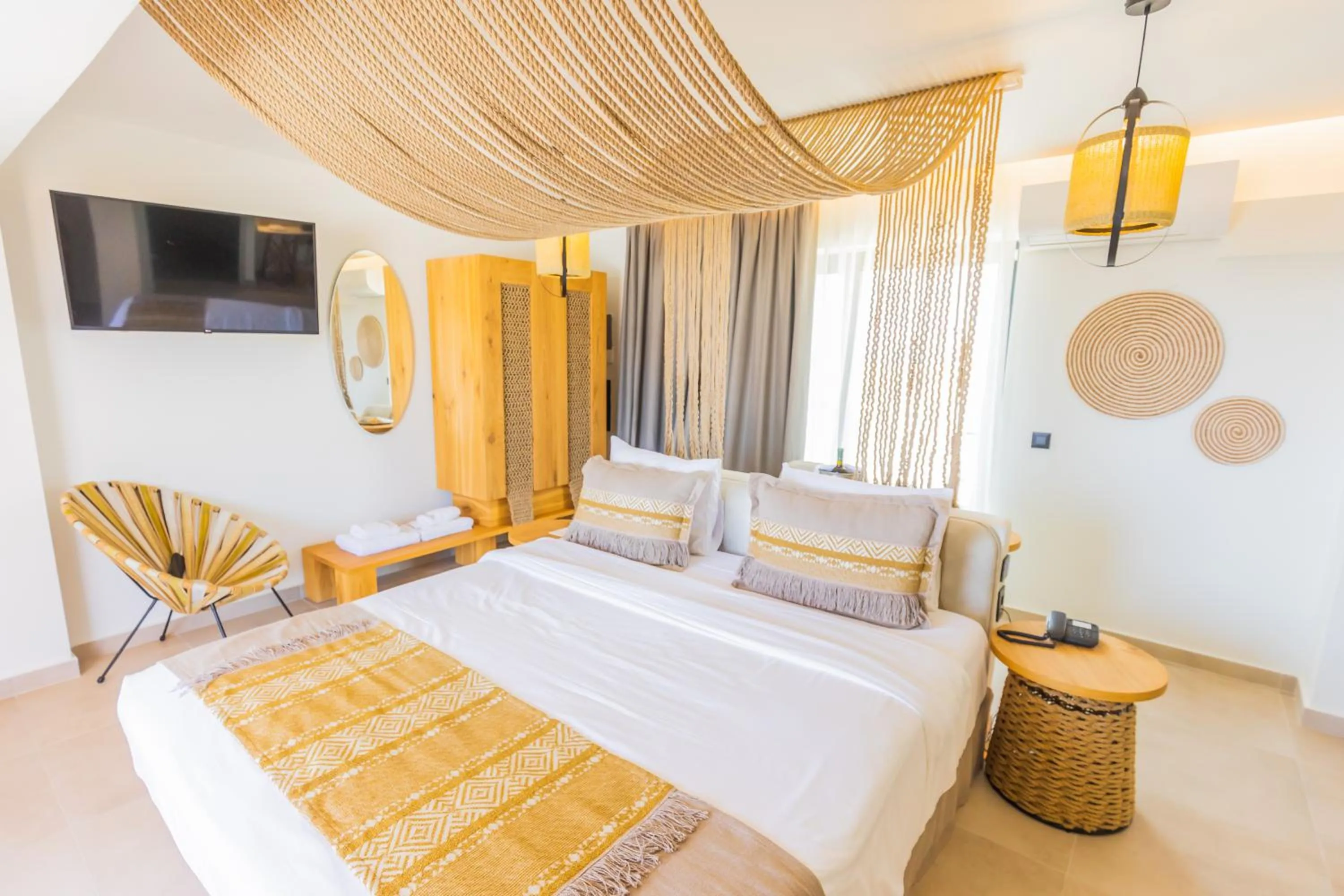 Photo of the whole room, Bed in Cabana Blu Hotel & Suites