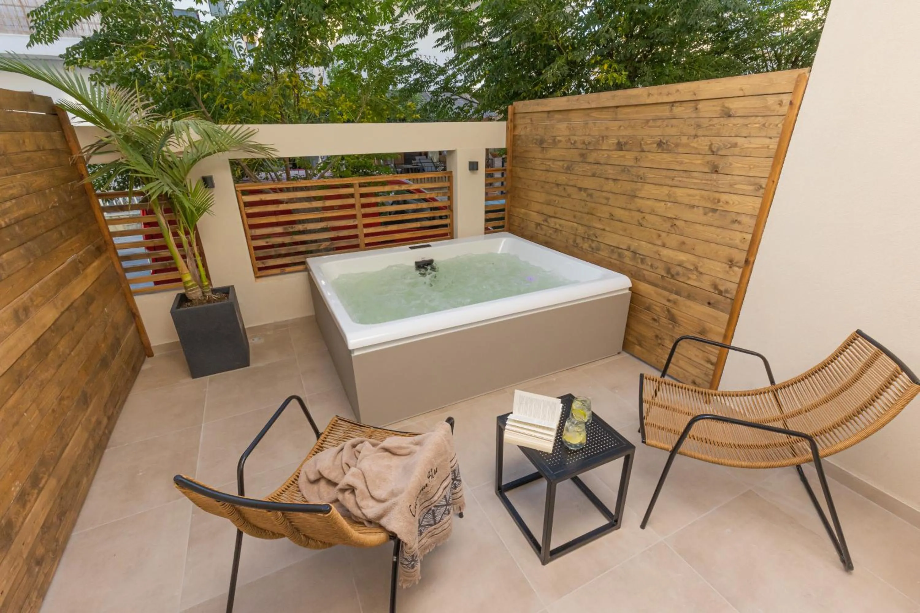 Hot Tub in Cabana Blu Hotel & Suites