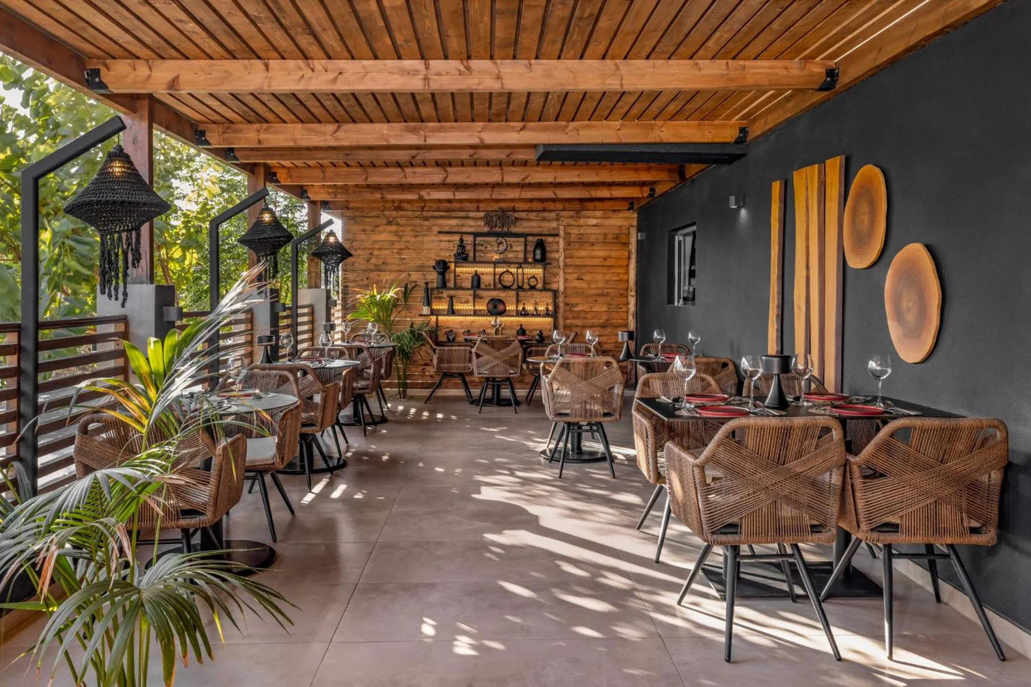 Restaurant/places to eat in Cabana Blu Hotel & Suites