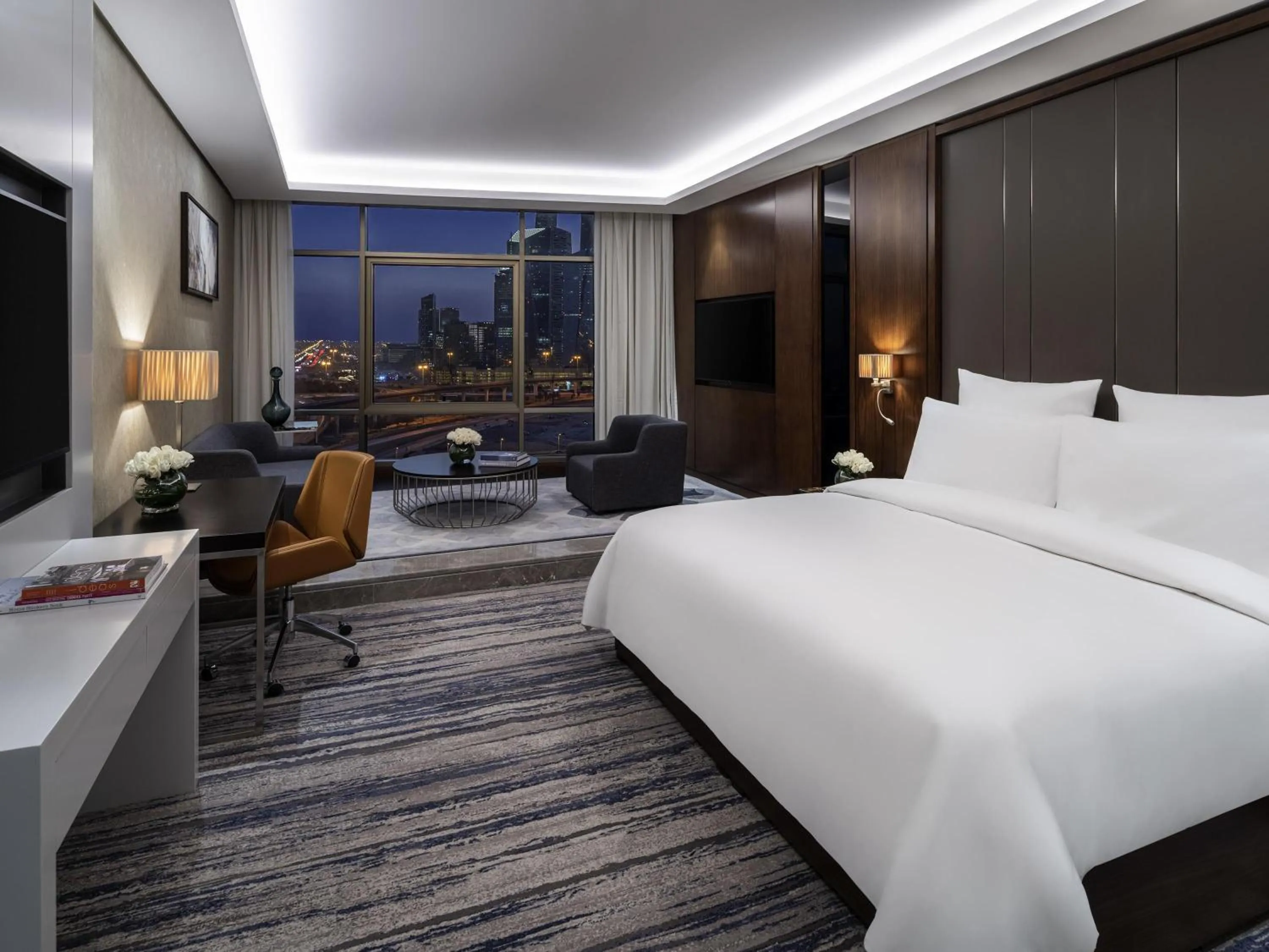 Bedroom, Bed in Movenpick Hotel and Residences Riyadh