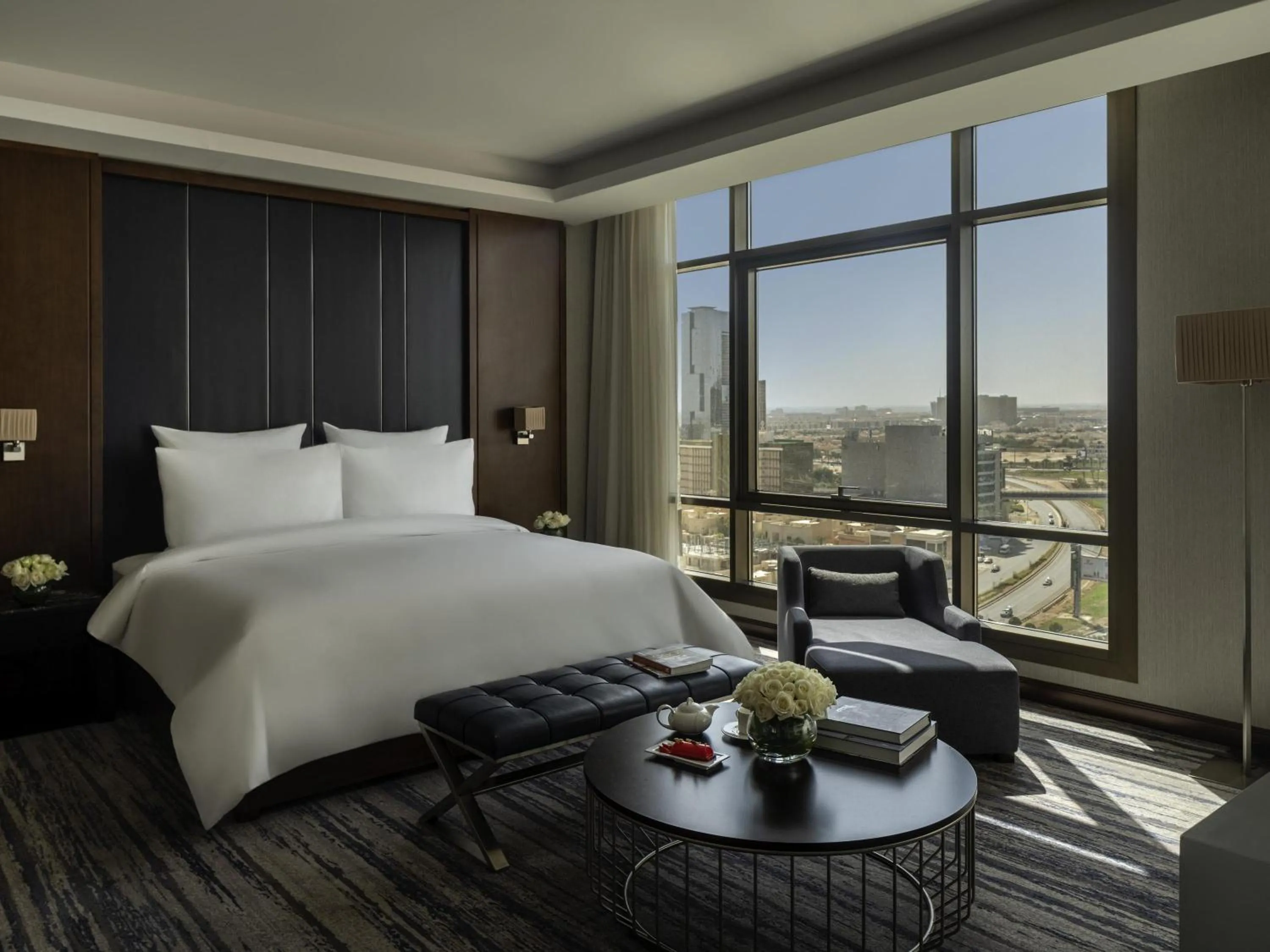 Bedroom, Bed in Movenpick Hotel and Residences Riyadh