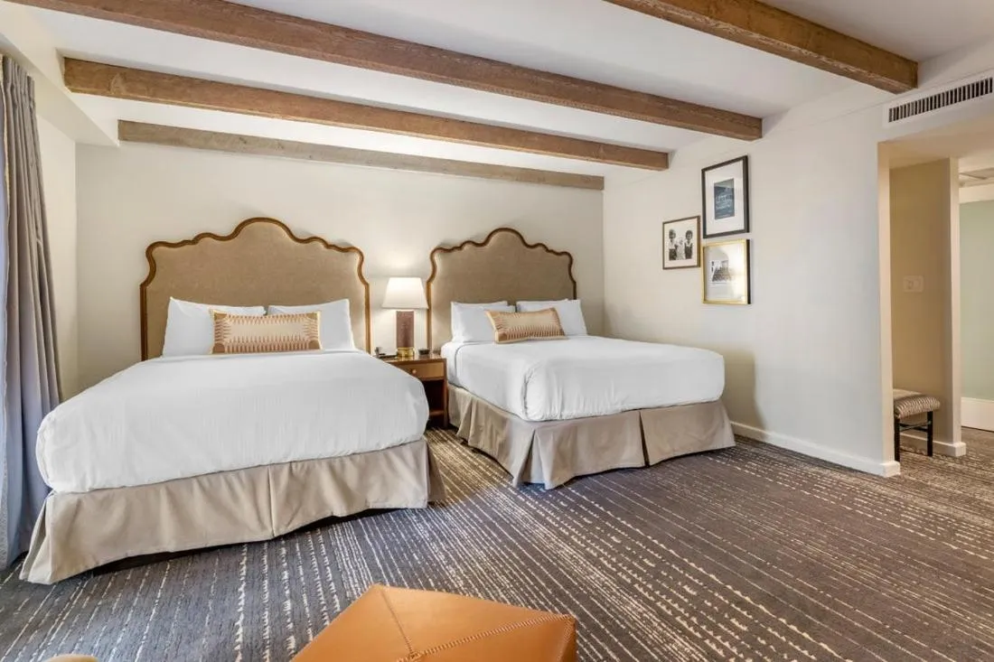 Bed in Omni La Mansion del Rio