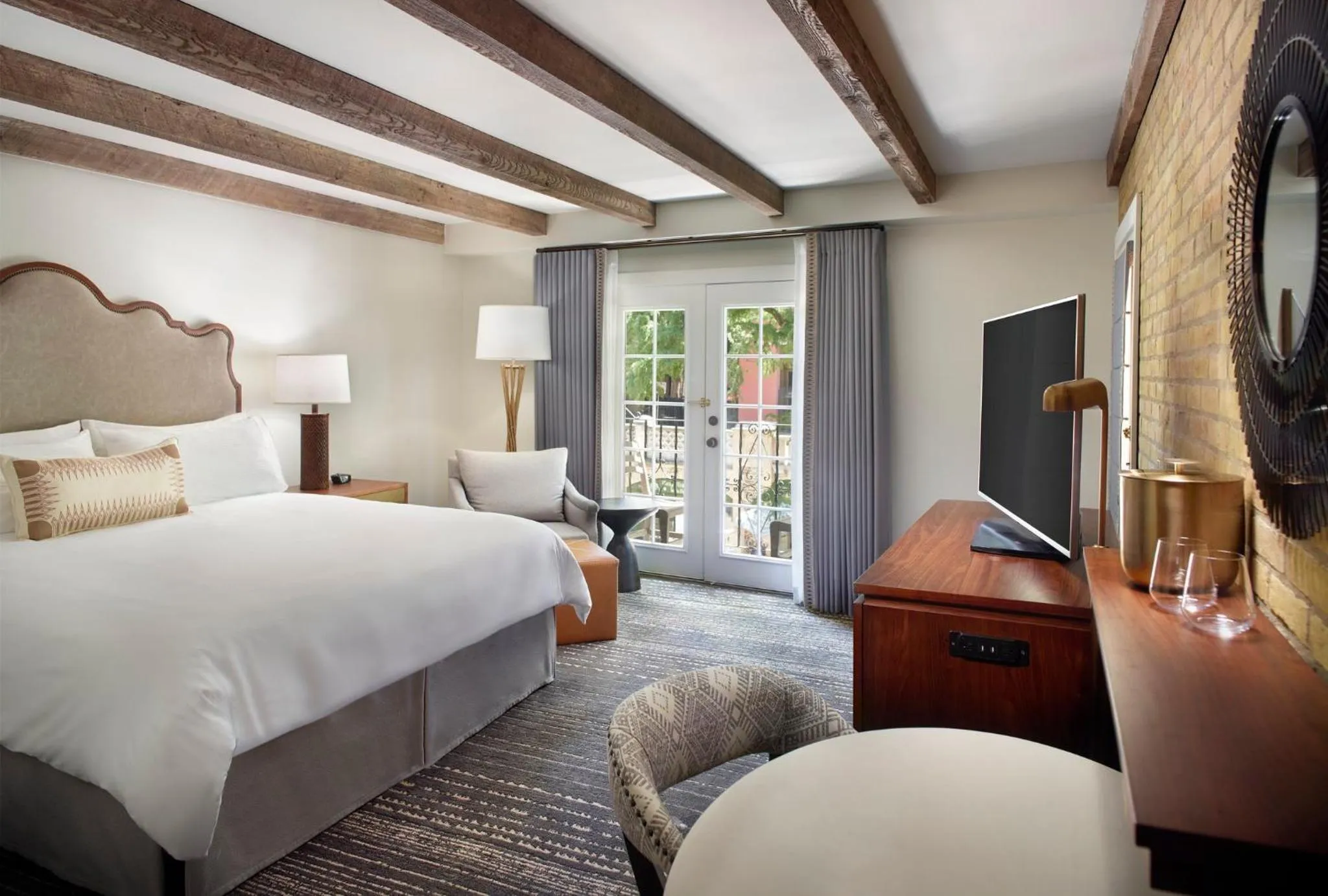 Premier Room, 1 King Bed, River View in Omni La Mansion del Rio