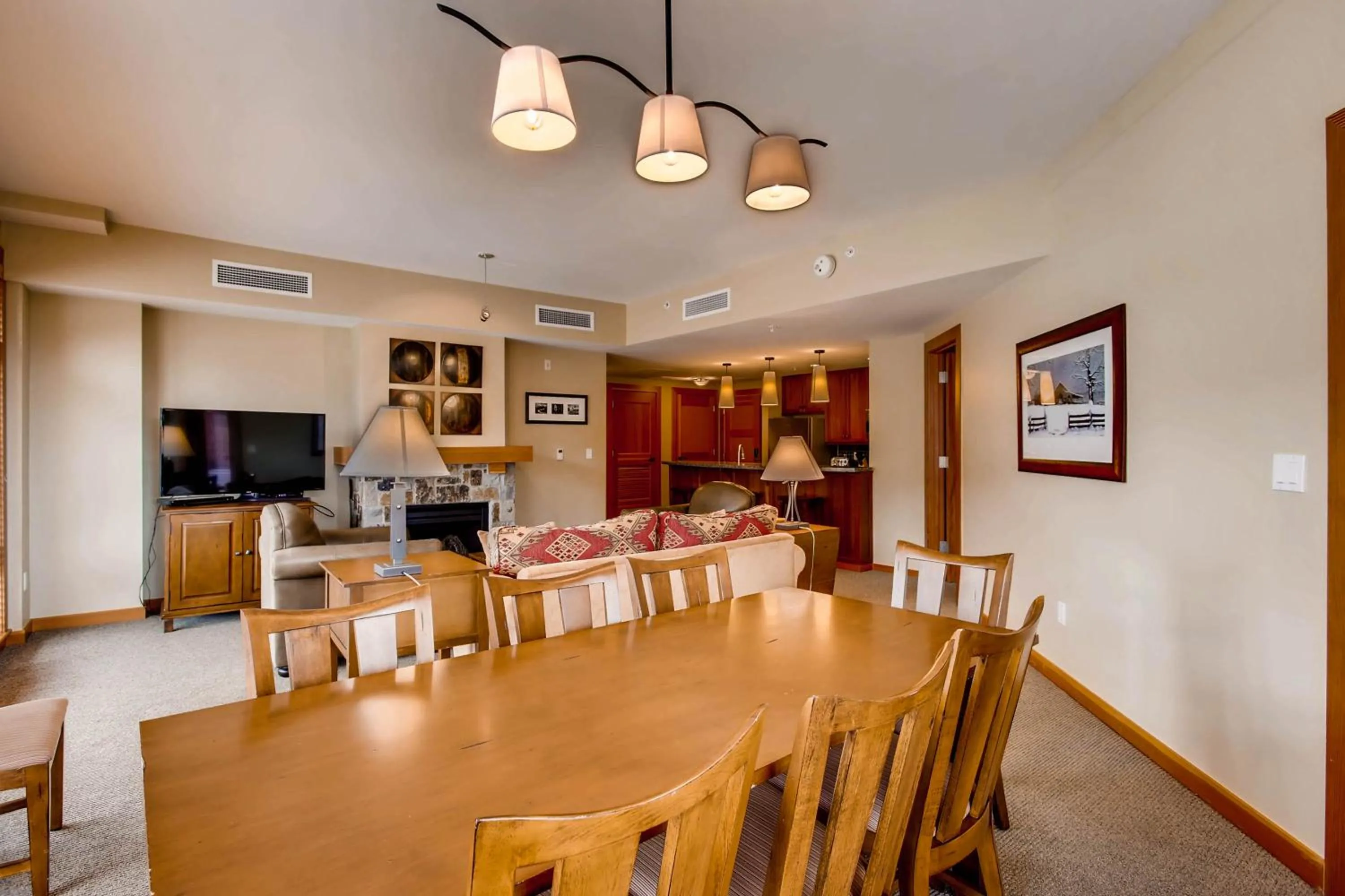 Dining area in Capitol Peak Lodge, a Destination by Hyatt Residence