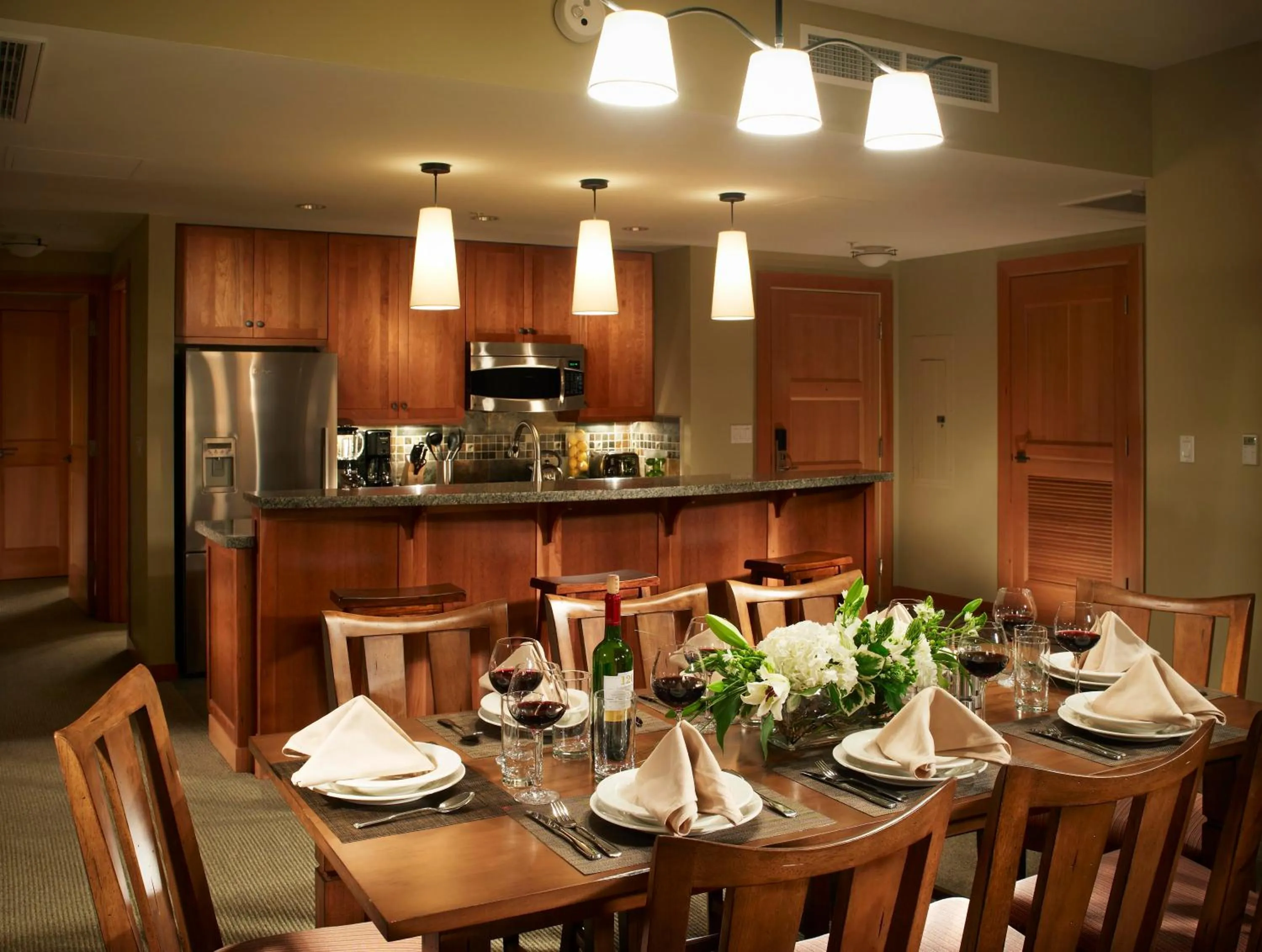 Kitchen or kitchenette, Restaurant/Places to Eat in Capitol Peak Lodge, a Destination by Hyatt Residence