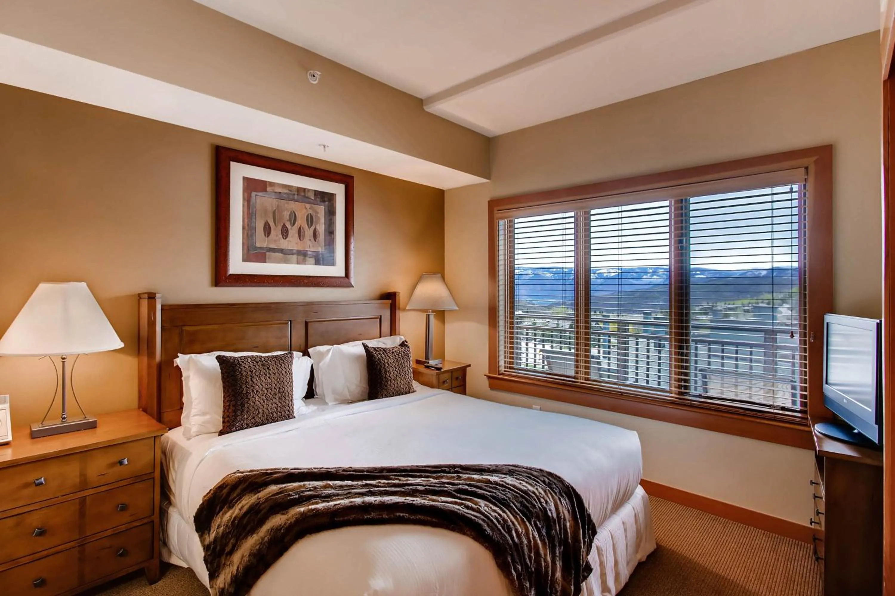 Bedroom in Capitol Peak Lodge, a Destination by Hyatt Residence