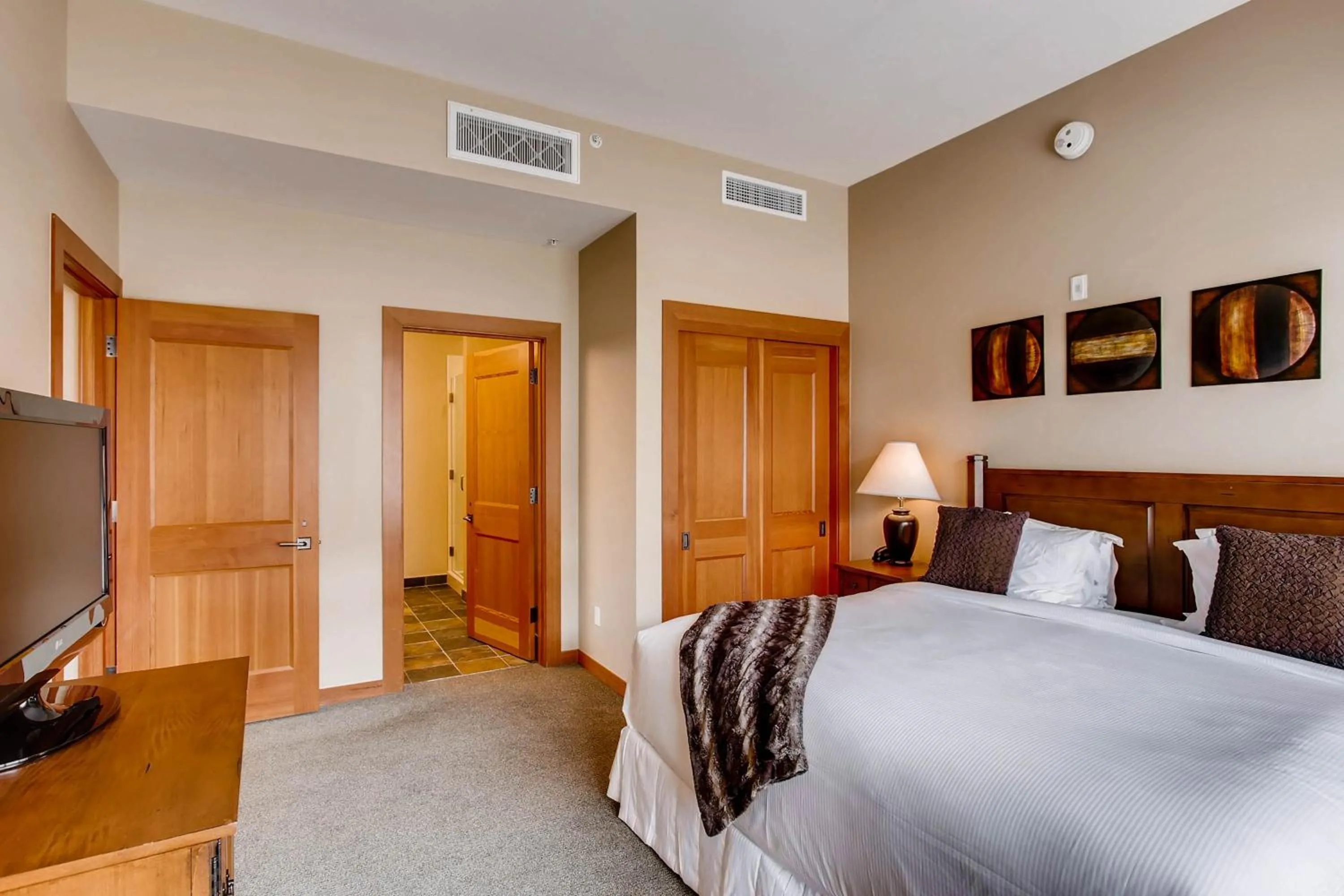 Bedroom in Capitol Peak Lodge, a Destination by Hyatt Residence