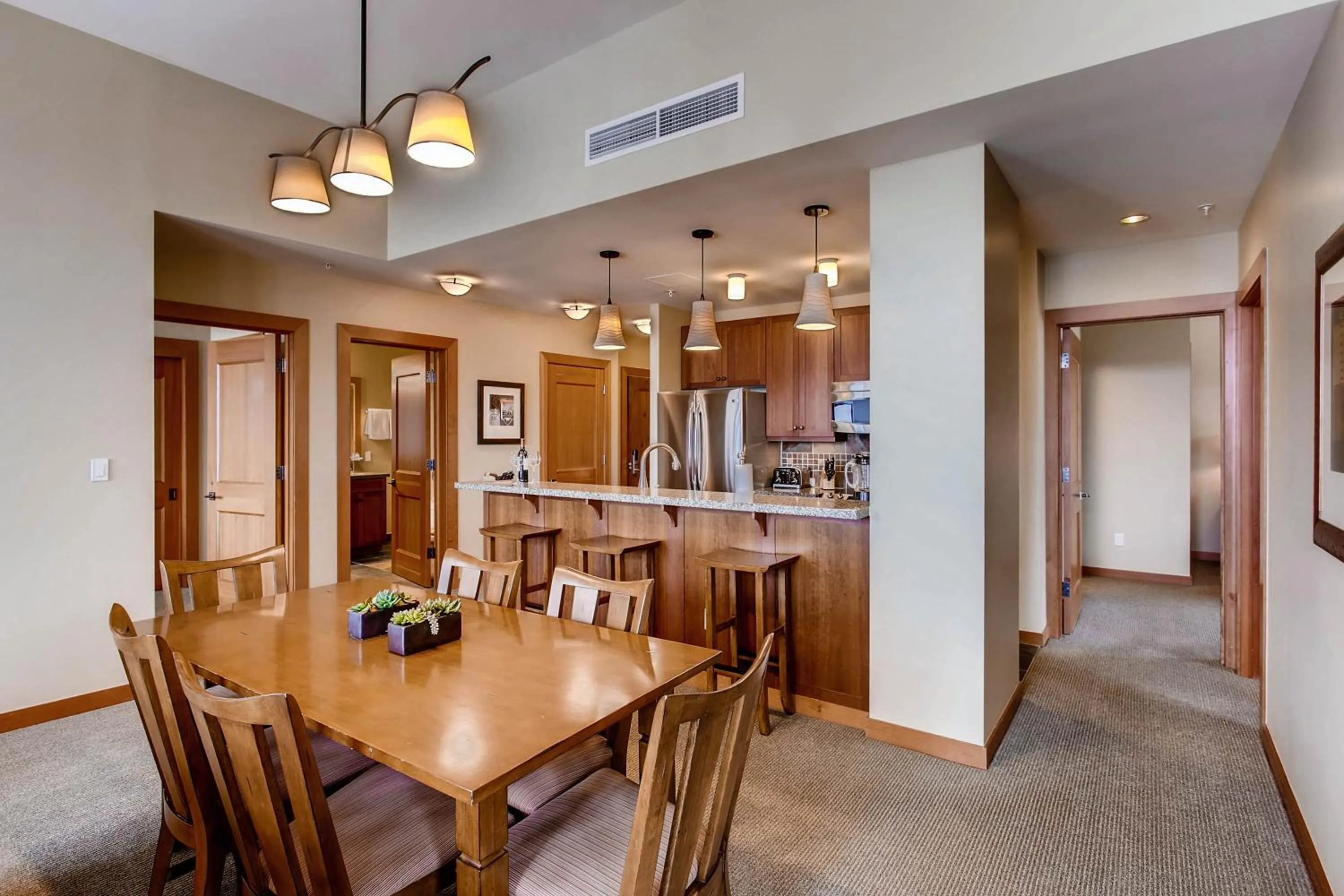 Dining area in Capitol Peak Lodge, a Destination by Hyatt Residence