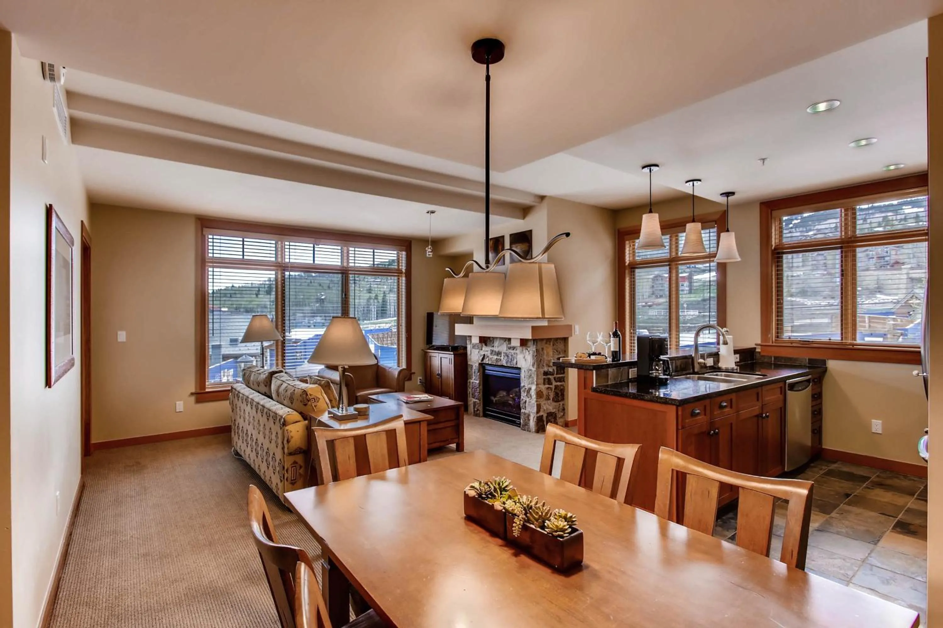 Living room in Capitol Peak Lodge, a Destination by Hyatt Residence
