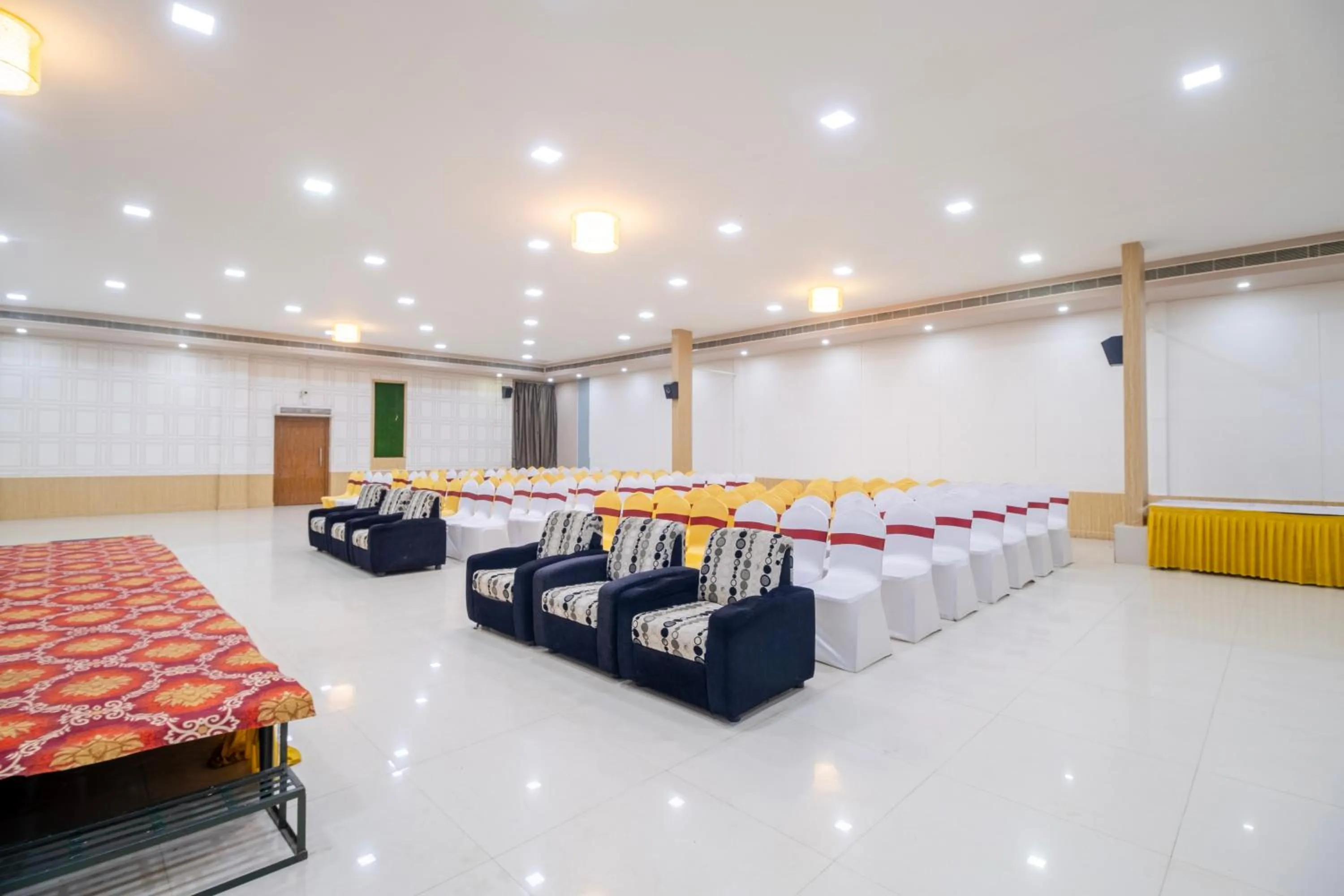 Banquet/Function facilities in Hotel Seasons Inn