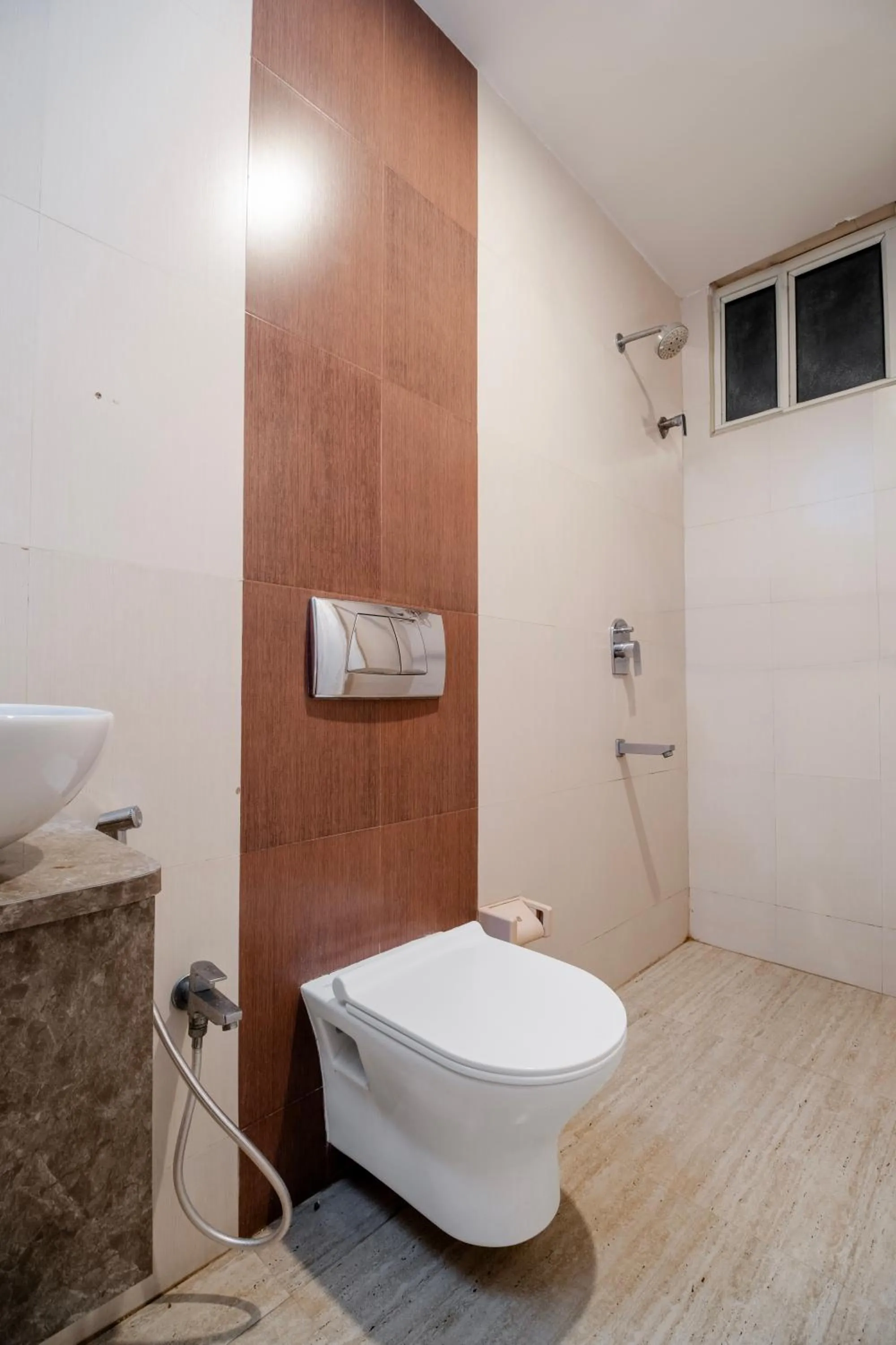 Bathroom in Hotel Seasons Inn