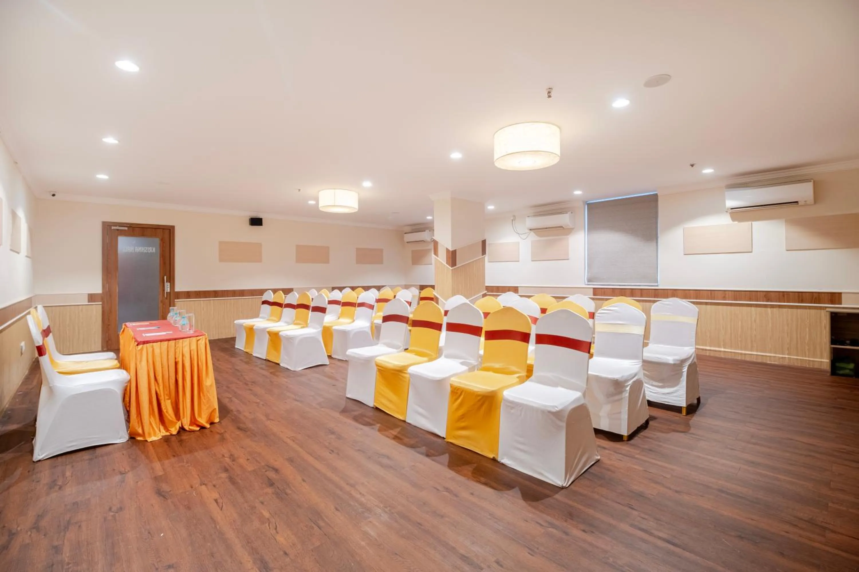 Meeting/conference room in Hotel Seasons Inn