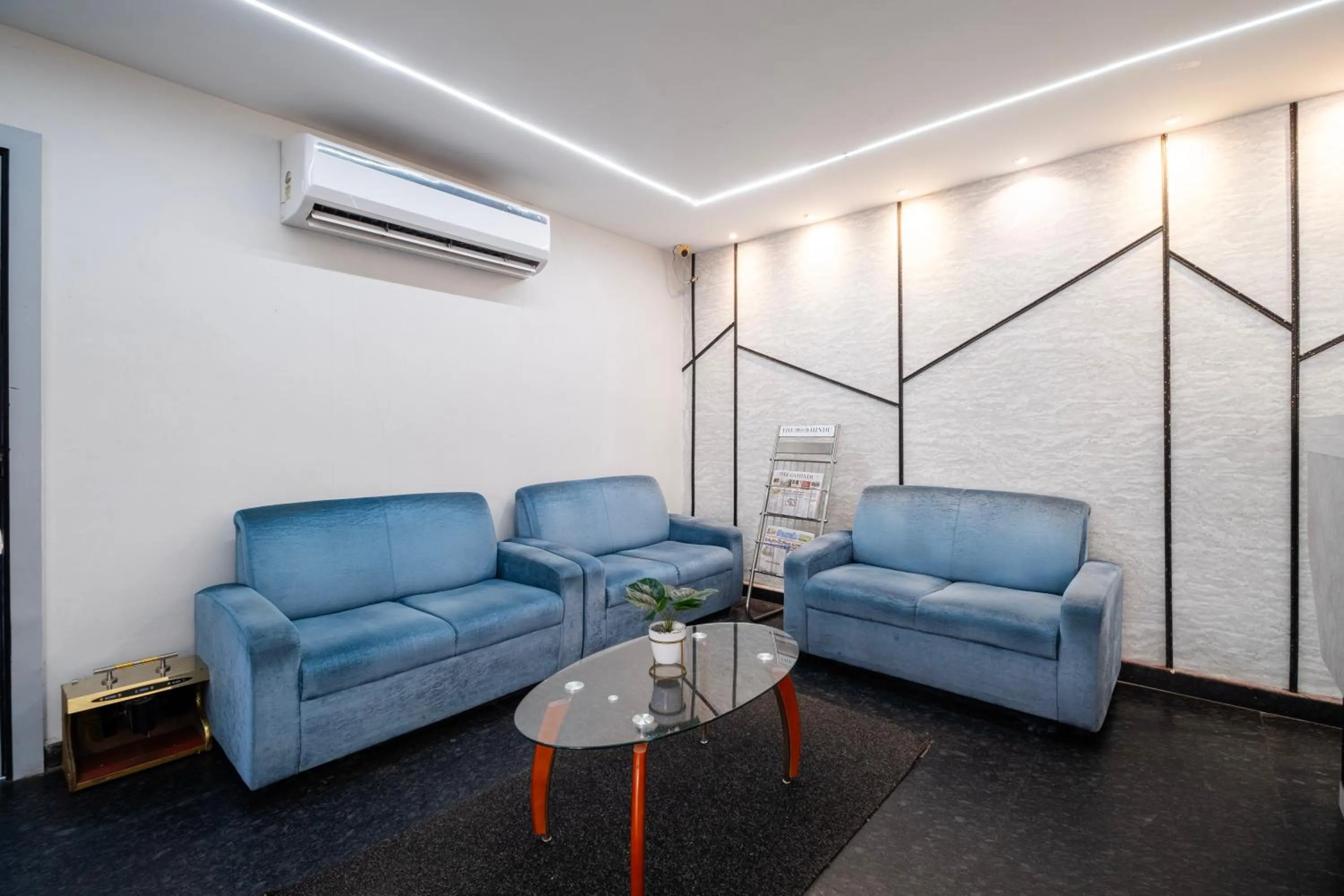 Lobby or reception in Hotel Seasons Inn