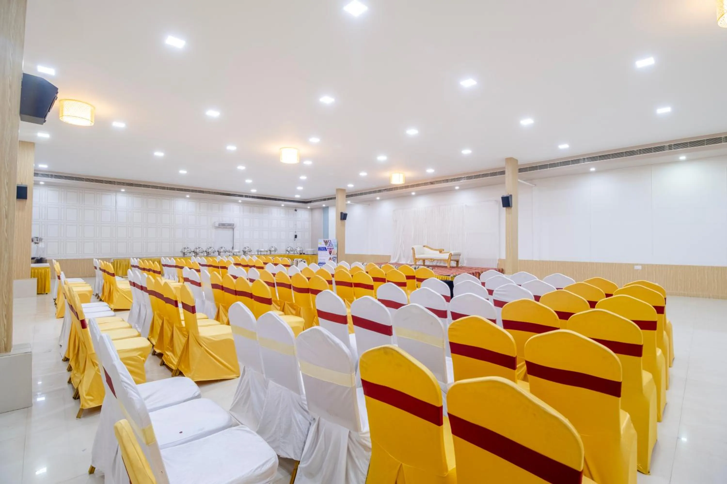 Meeting/conference room in Hotel Seasons Inn