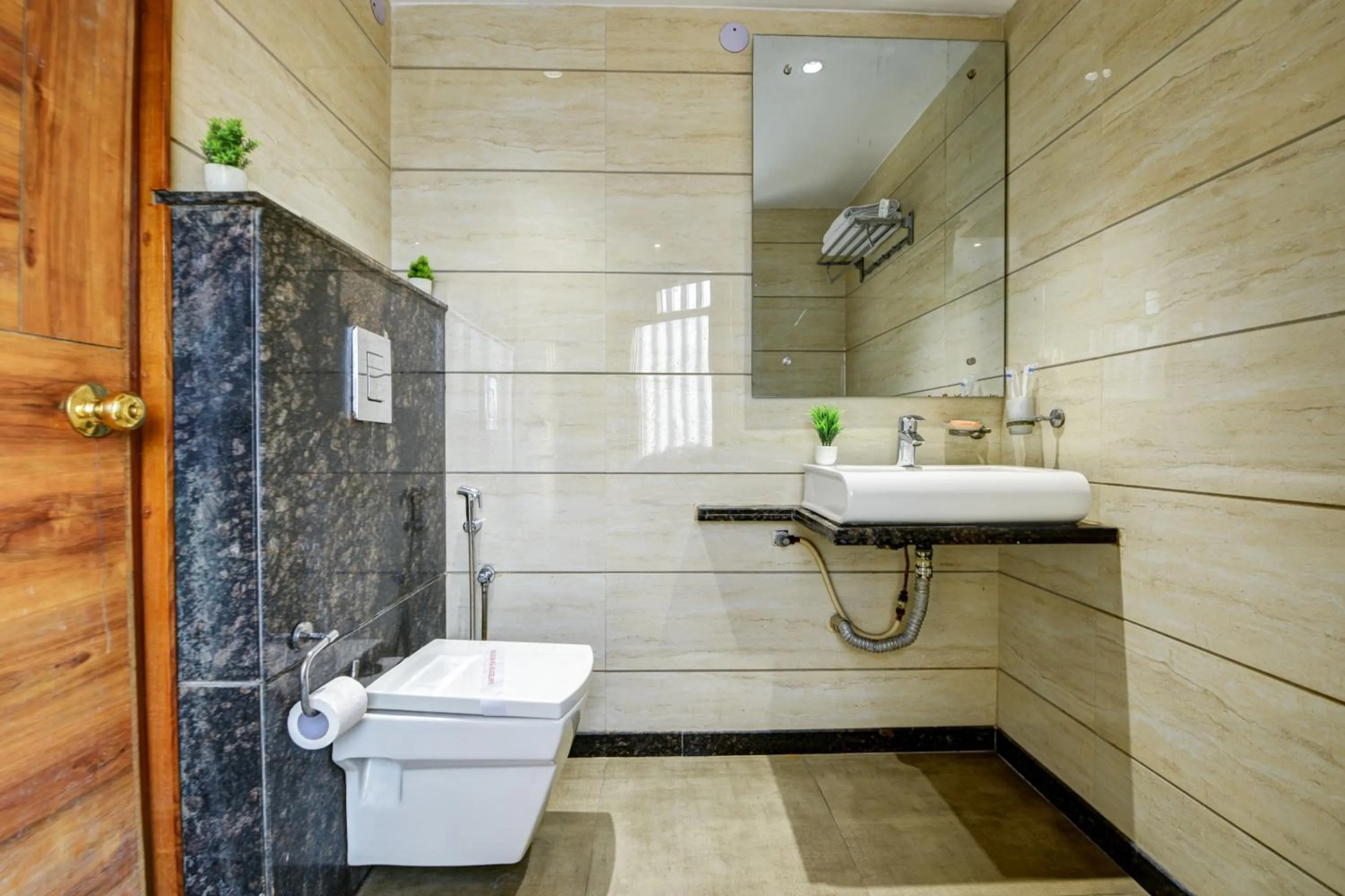 Toilet in The IVY Grand Hotel - 5 Minutes from Connaught Place and New Delhi Railway Station With Free Secured Parking