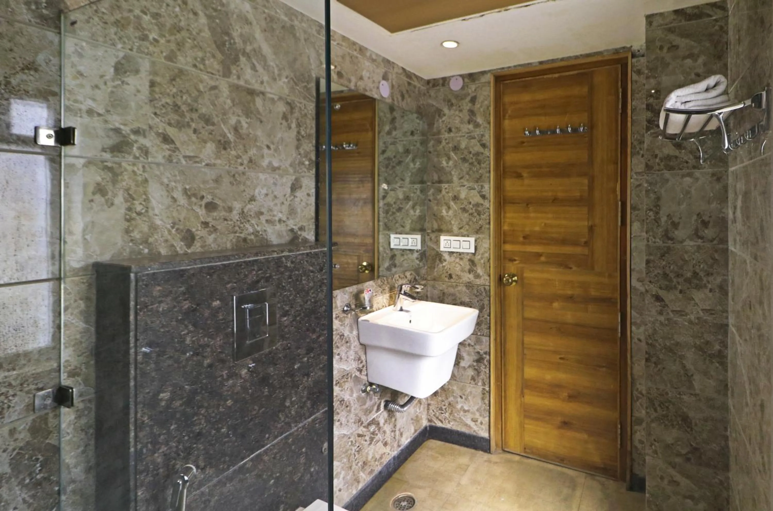 Shower in The IVY Grand Hotel - 5 Minutes from Connaught Place and New Delhi Railway Station With Free Secured Parking